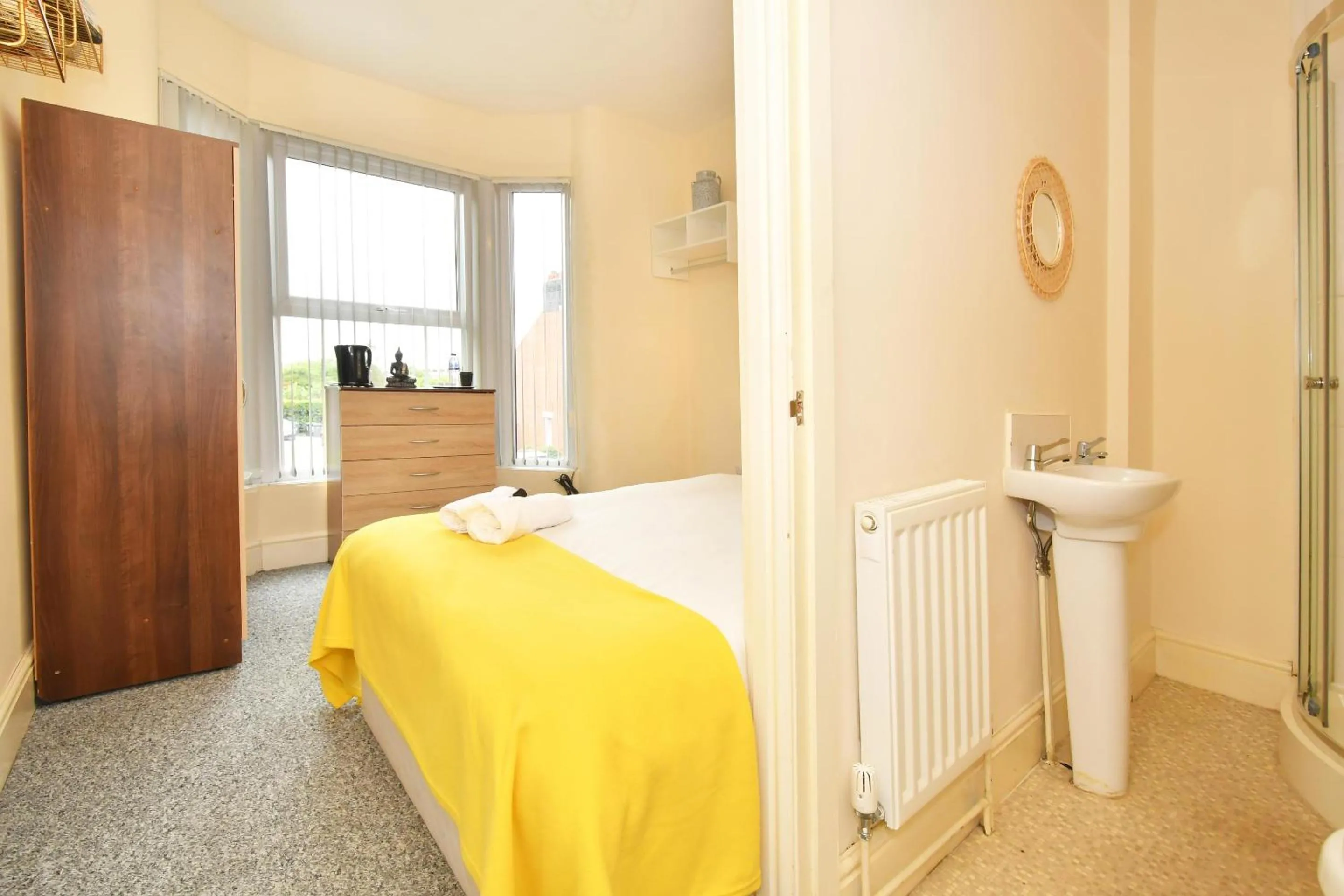 Bedroom, Bed in Townhouse @ 178 Ruskin Road Crewe