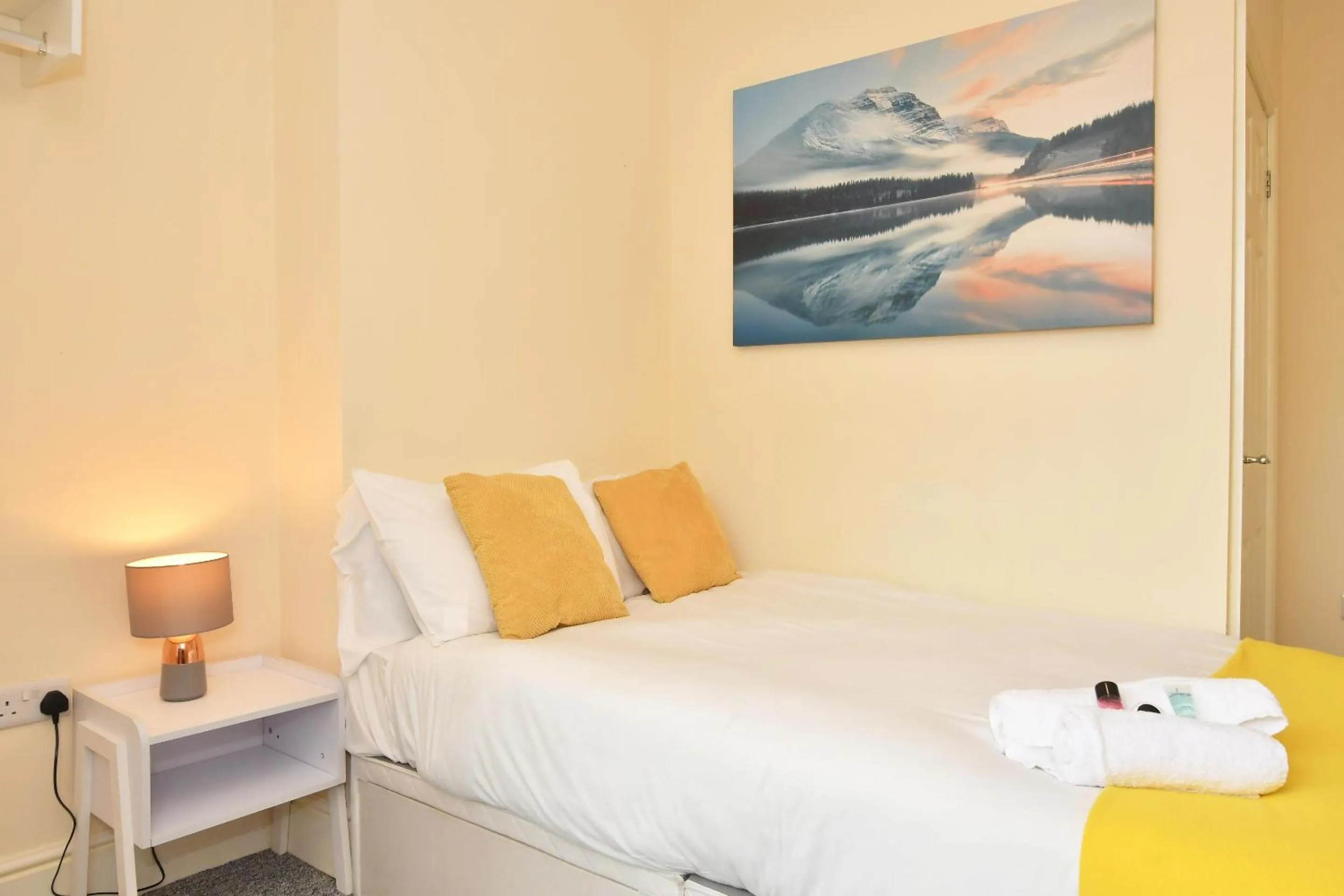 Bedroom, Bed in Townhouse @ 178 Ruskin Road Crewe