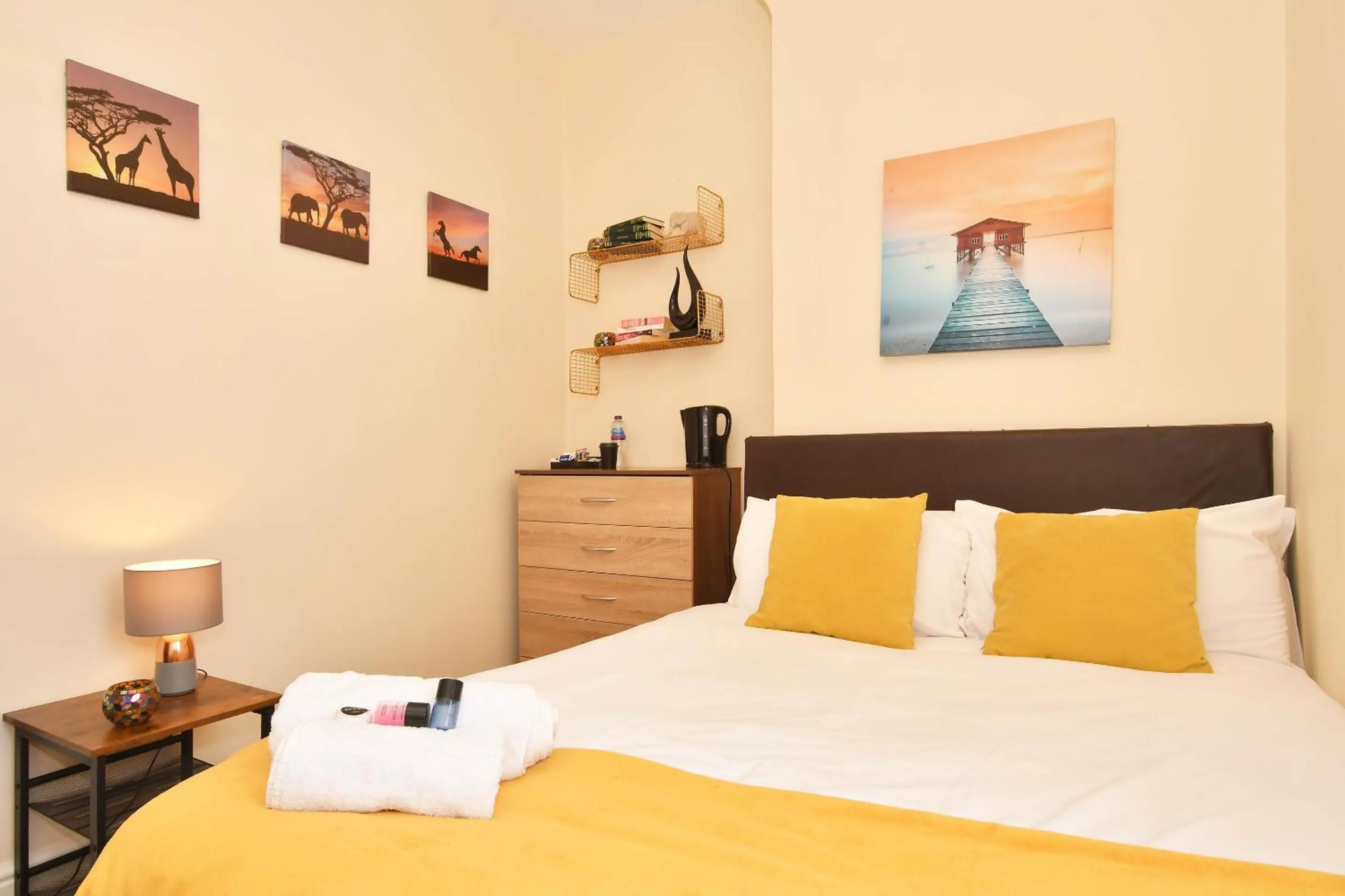 Bedroom, Bed in Townhouse @ 178 Ruskin Road Crewe