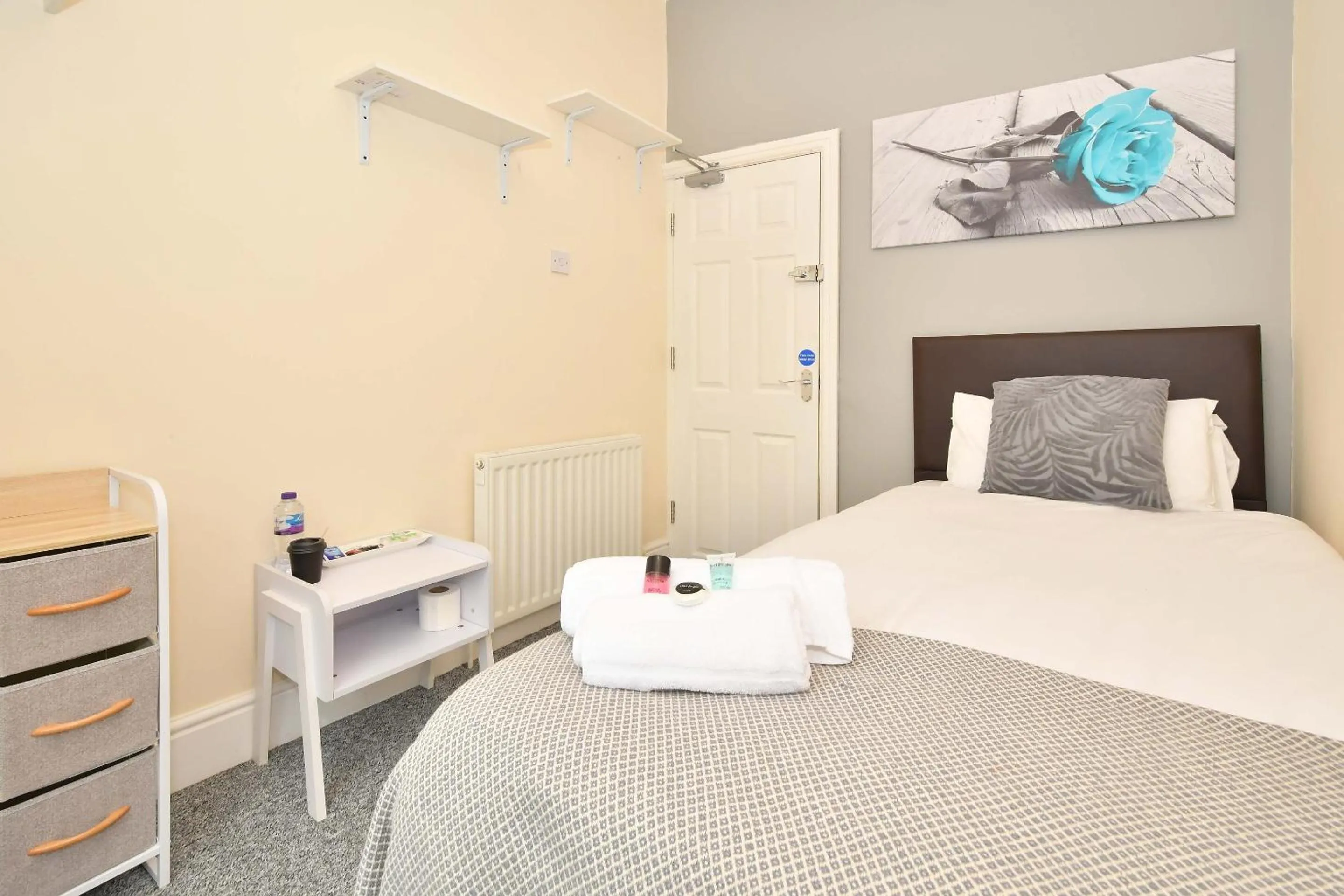 Bedroom, Bed in Townhouse @ 178 Ruskin Road Crewe