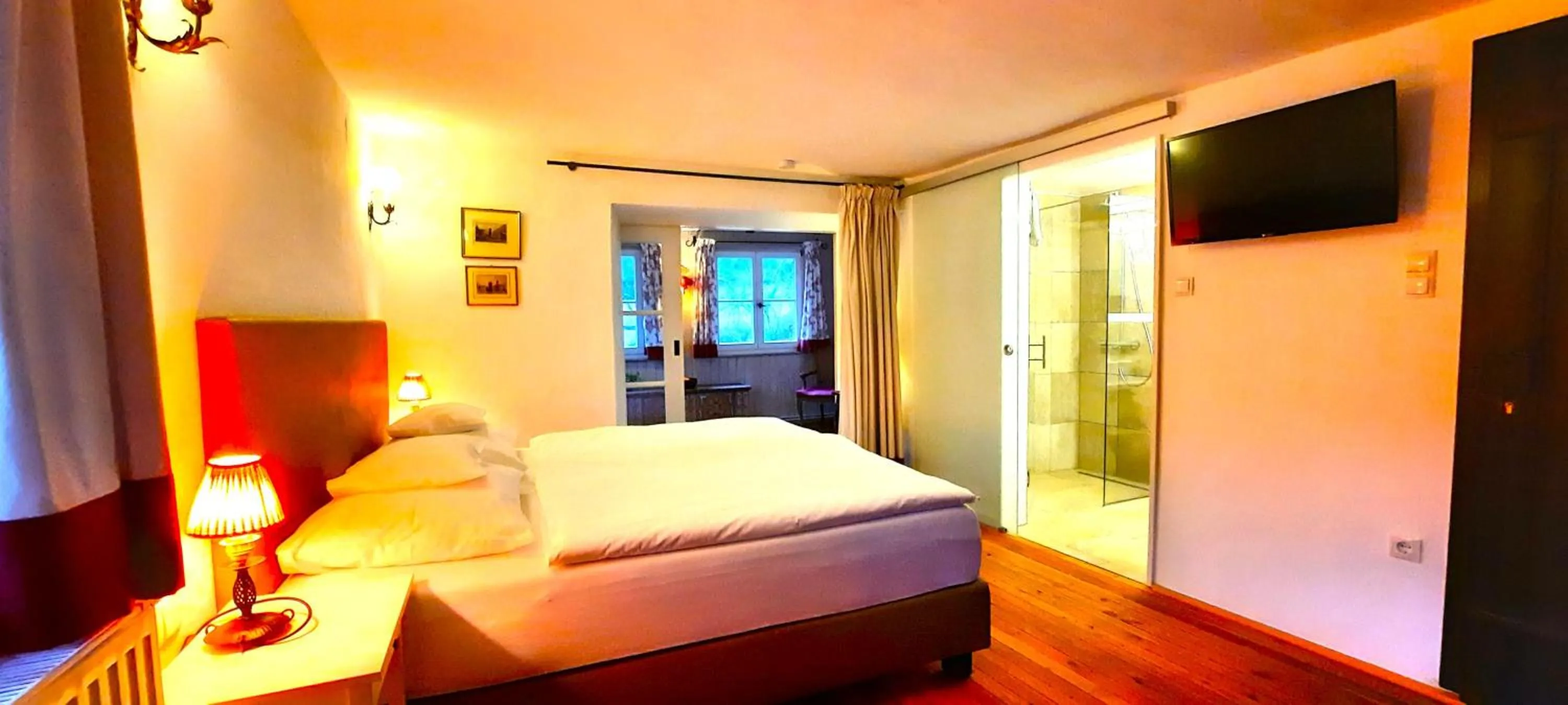 Photo of the whole room, Bed in LANDSITZ OBERHOF petit hôtel