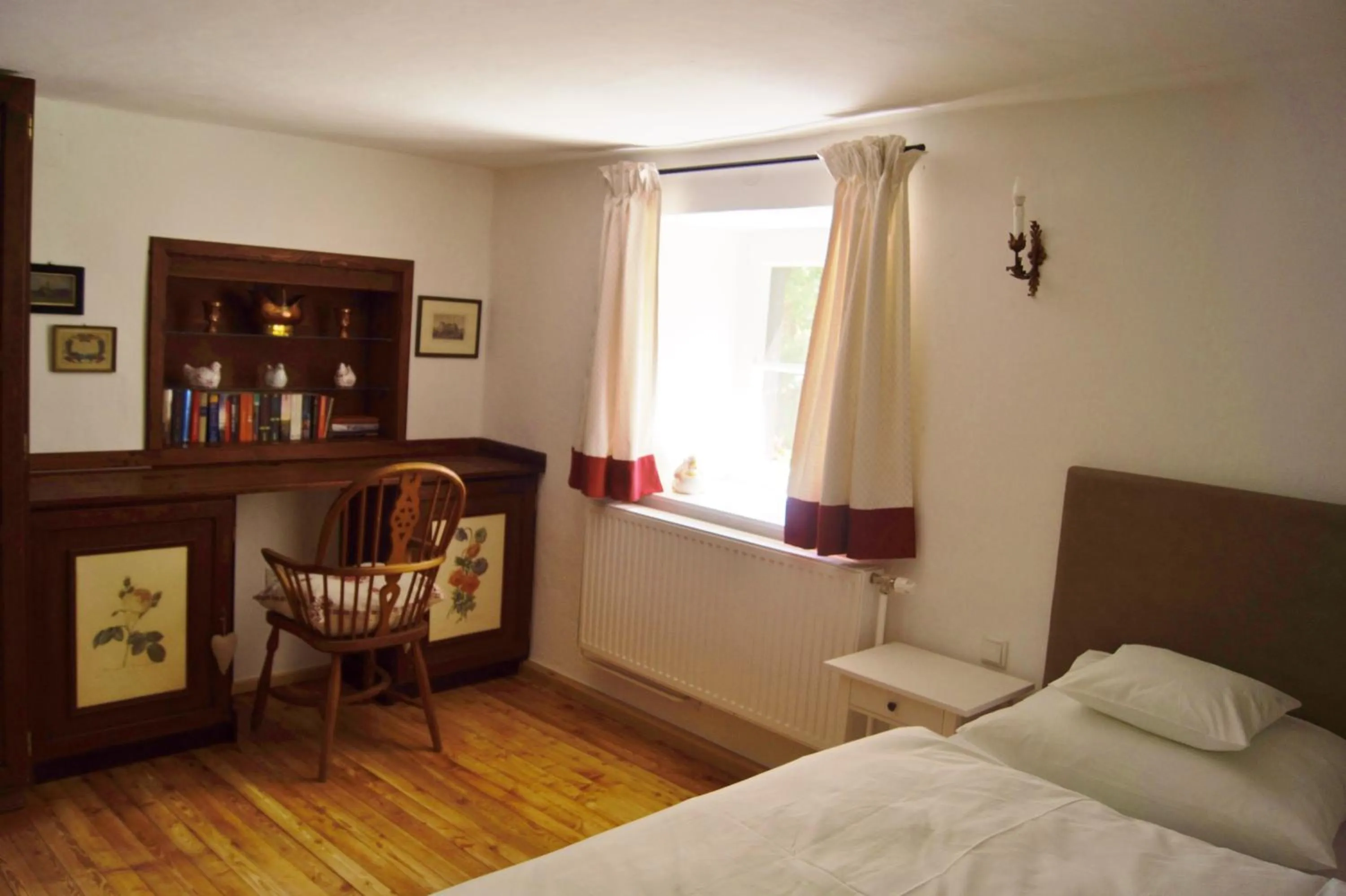 Photo of the whole room, Bed in LANDSITZ OBERHOF petit hôtel
