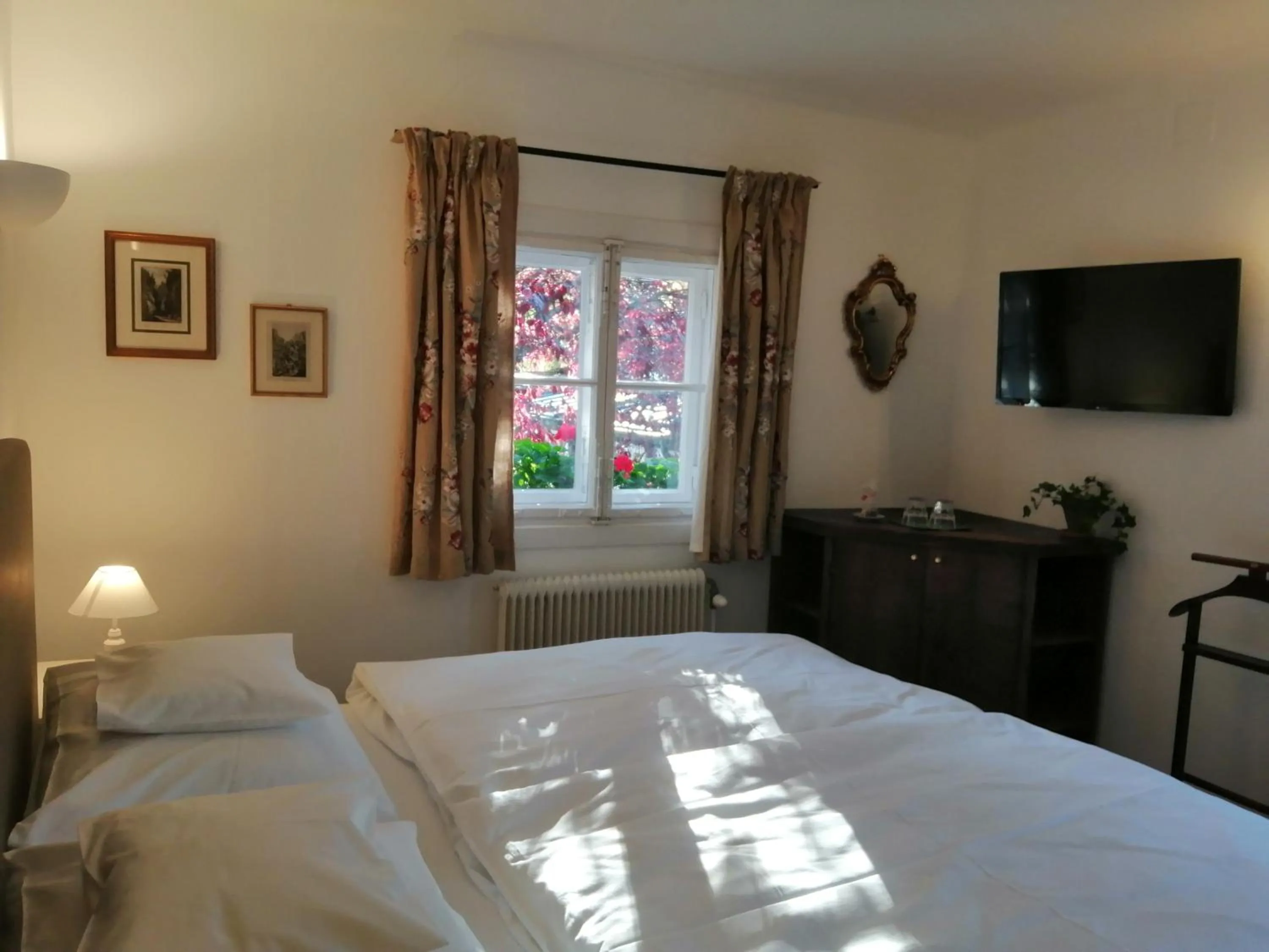 Photo of the whole room, Bed in LANDSITZ OBERHOF petit hôtel