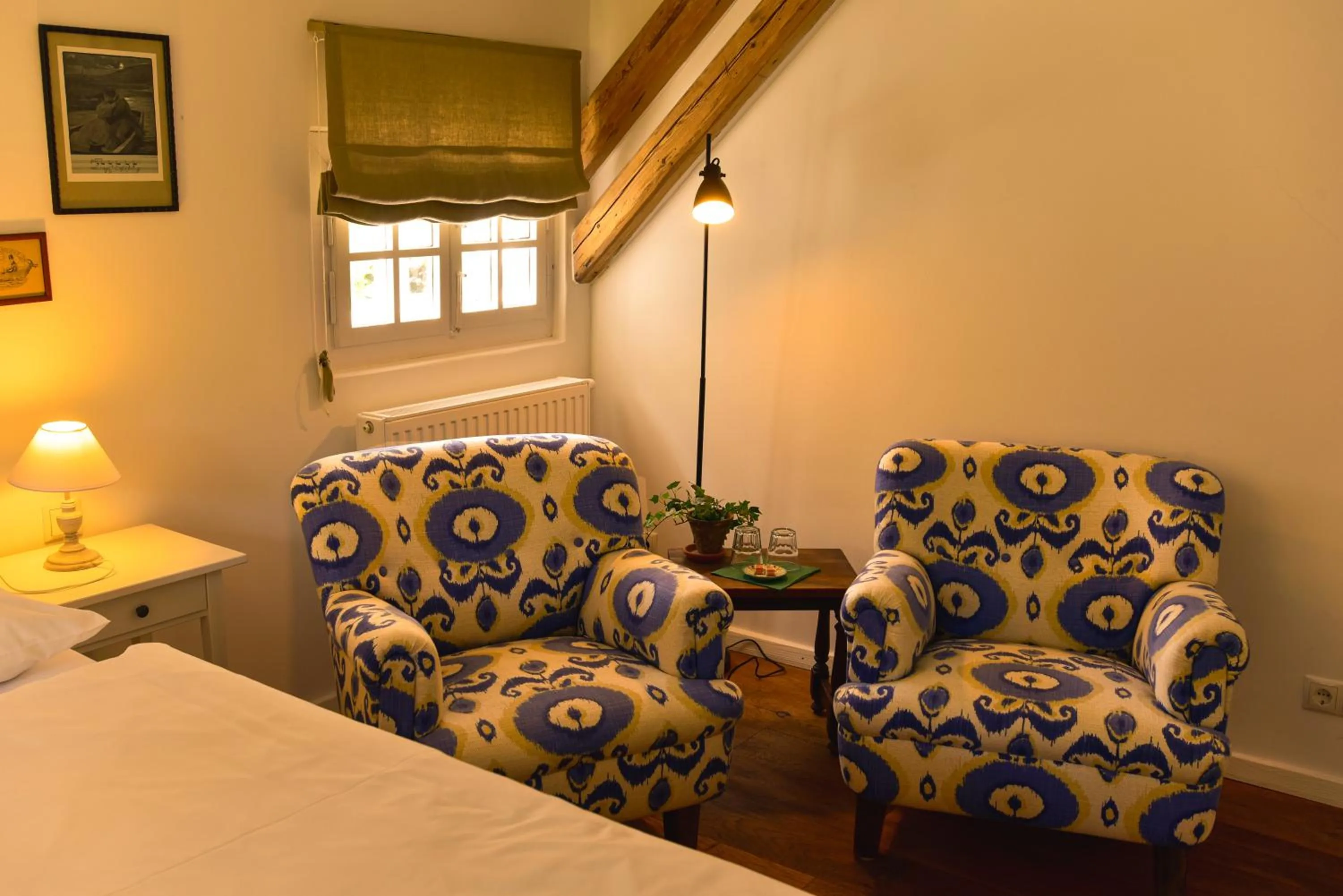 Seating area, Bed in LANDSITZ OBERHOF petit hôtel