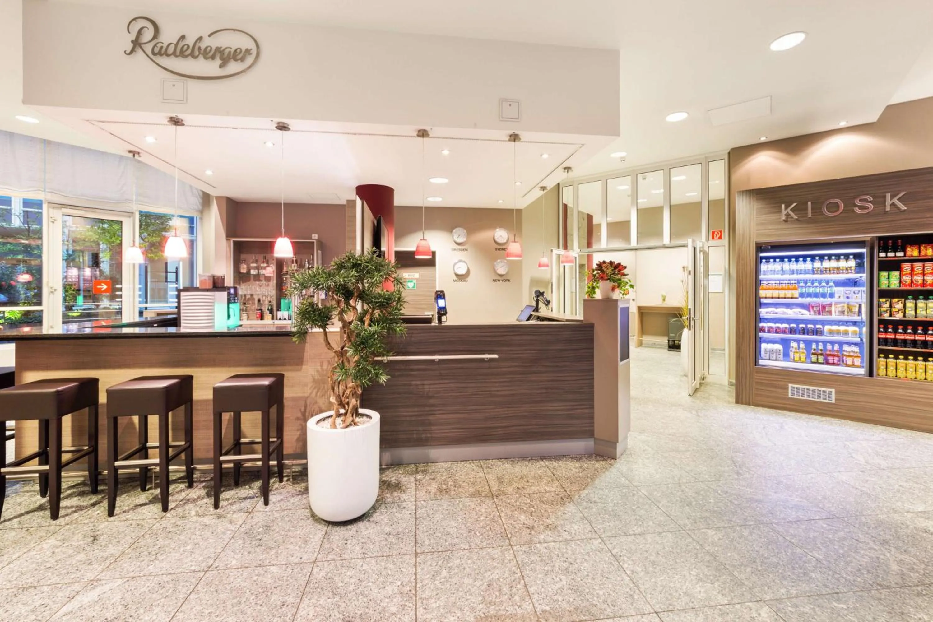 Lounge or bar in Park Inn by Radisson Dresden