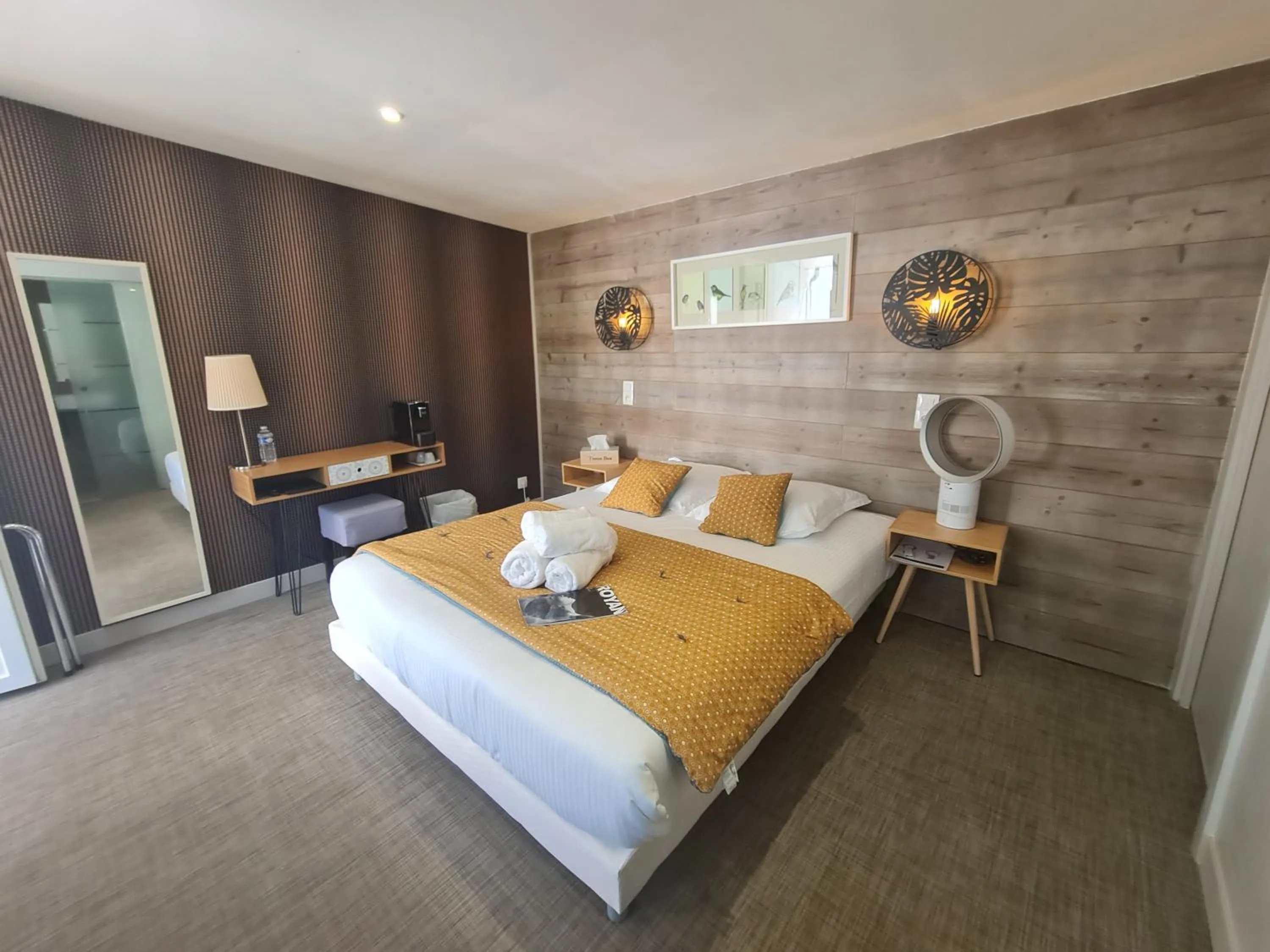 Bed in Hôtel Le Sens