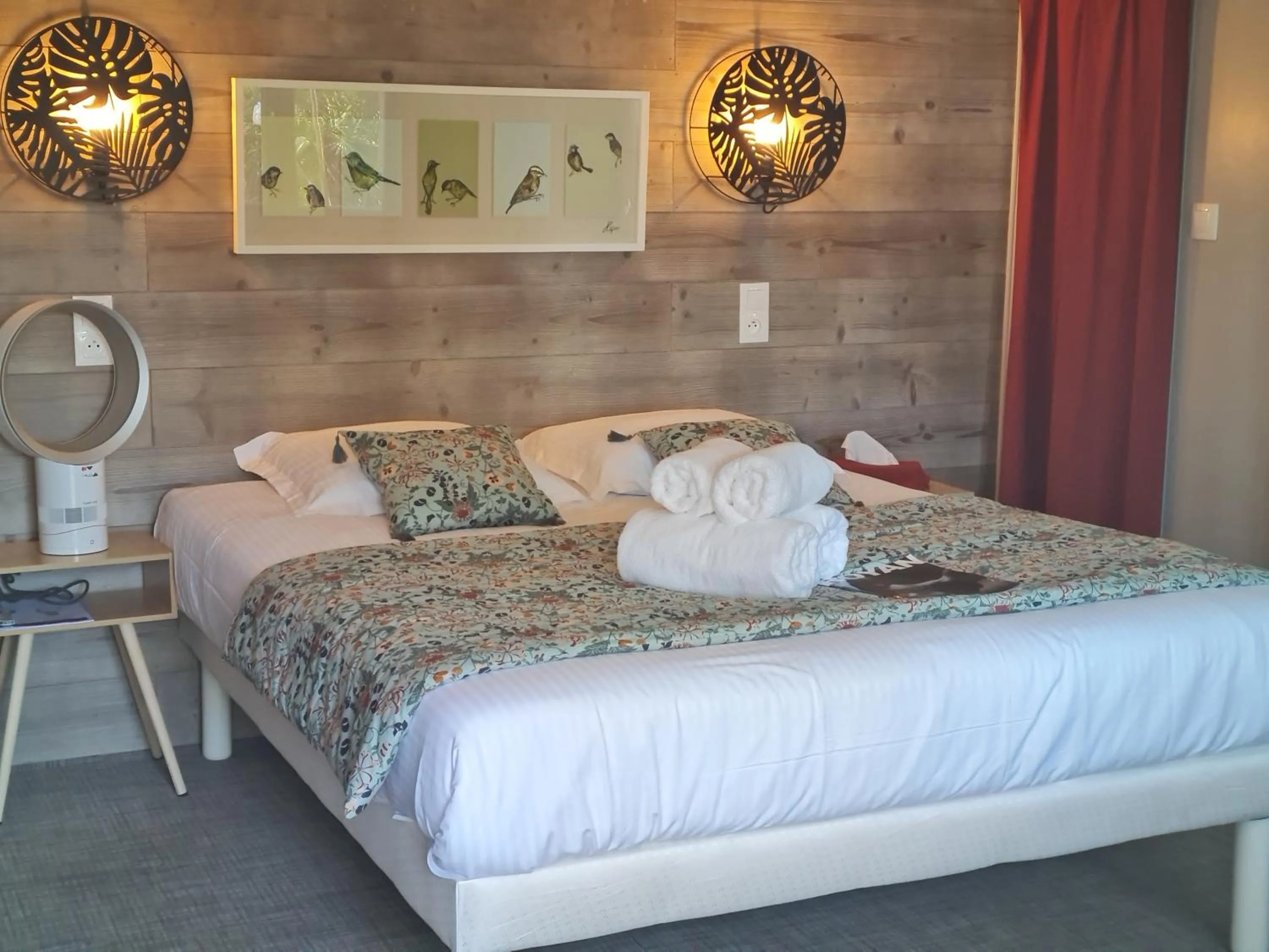 Bedroom, Bed in Hôtel Le Sens