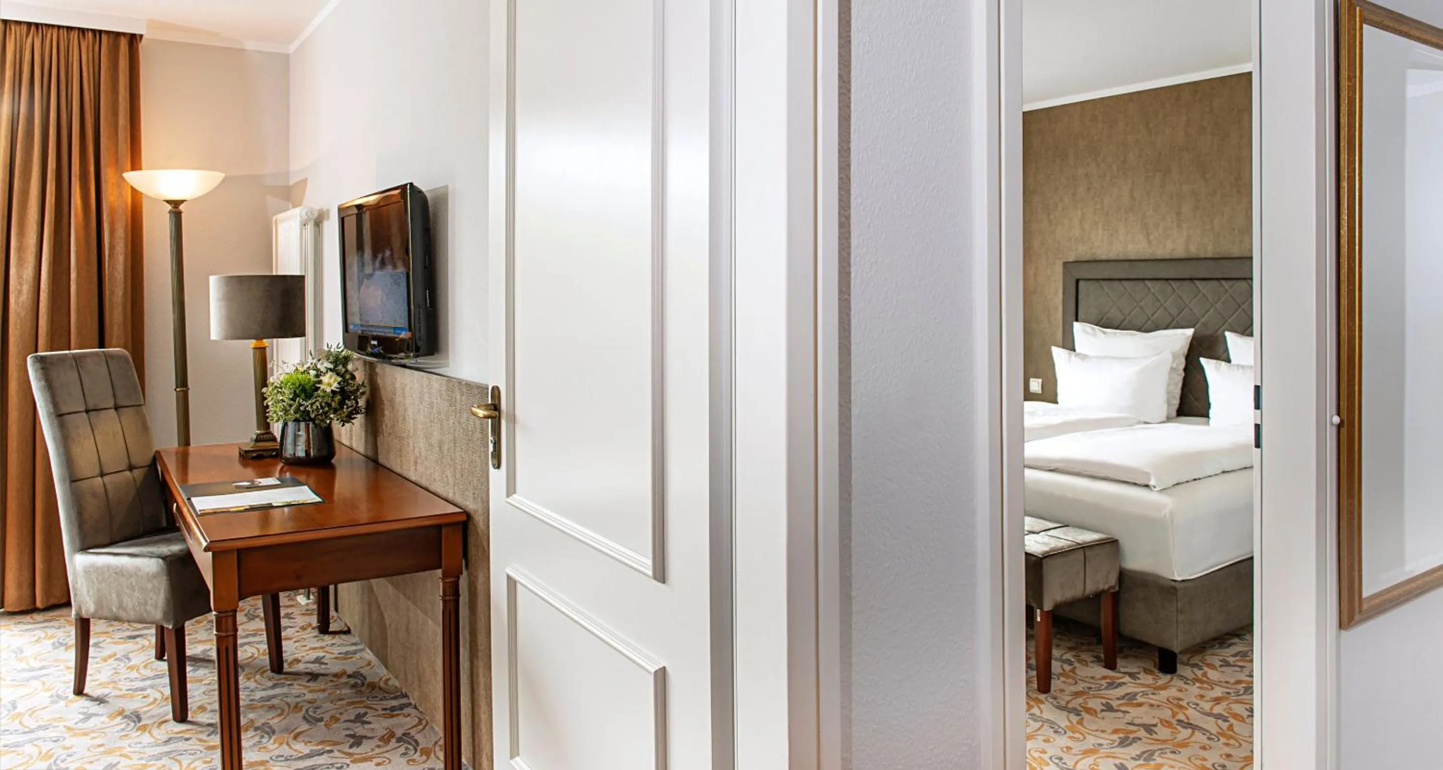 Time of day, Bed in Victor's Residenz-Hotel Berlin Mitte