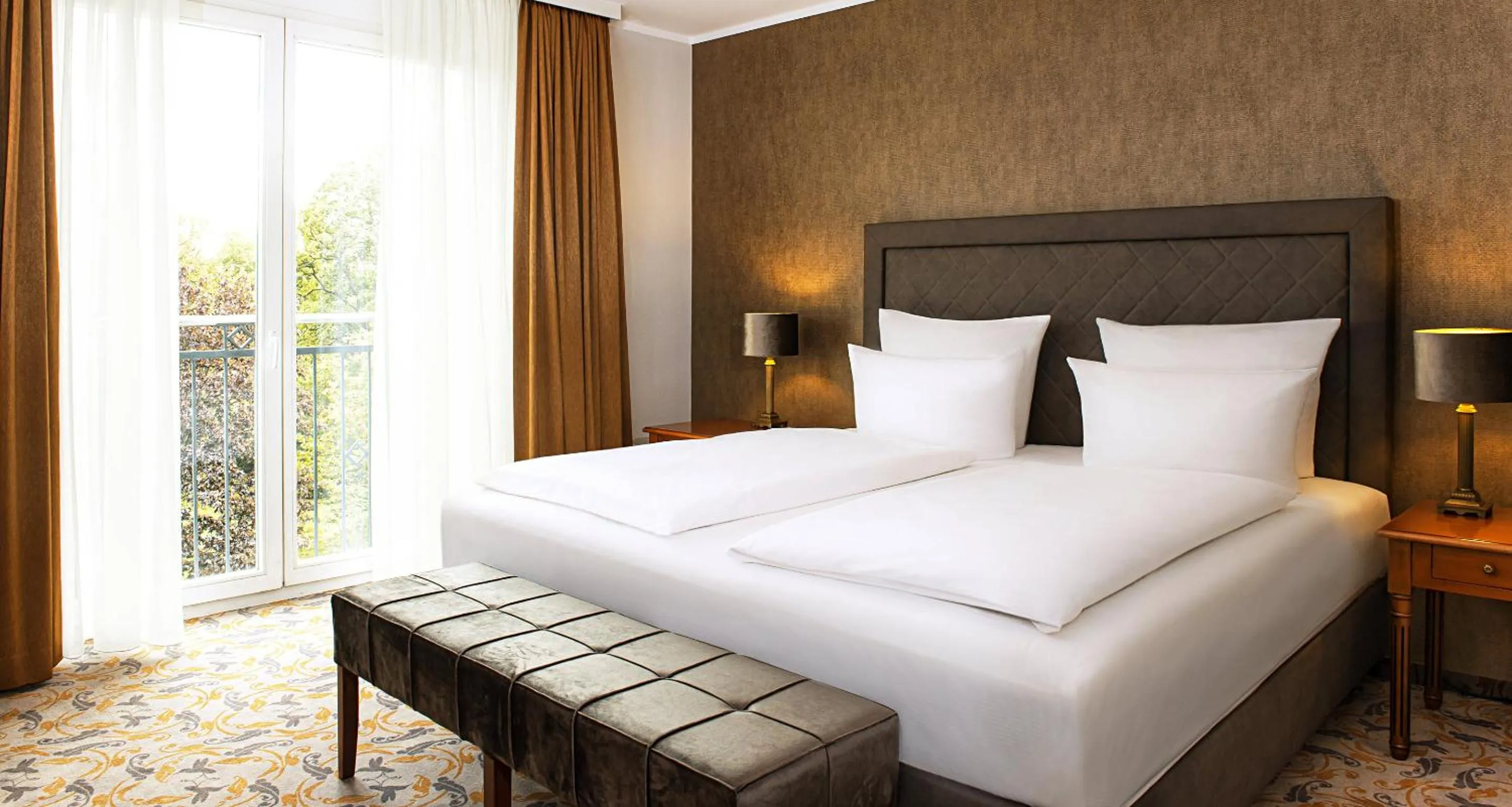 Bed in Victor's Residenz-Hotel Berlin Mitte