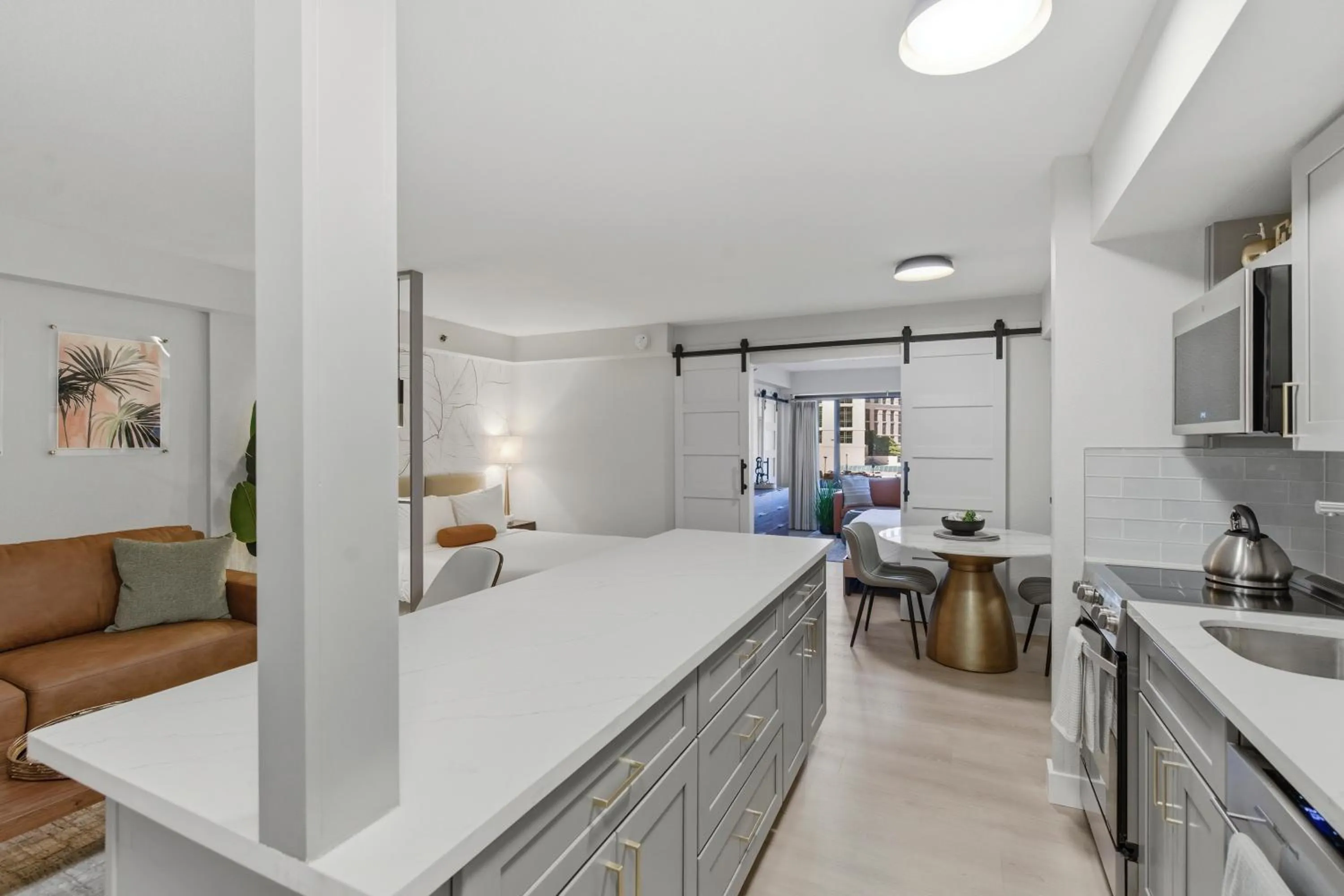 Kitchen or kitchenette in StripViewSuites at Jockey Club