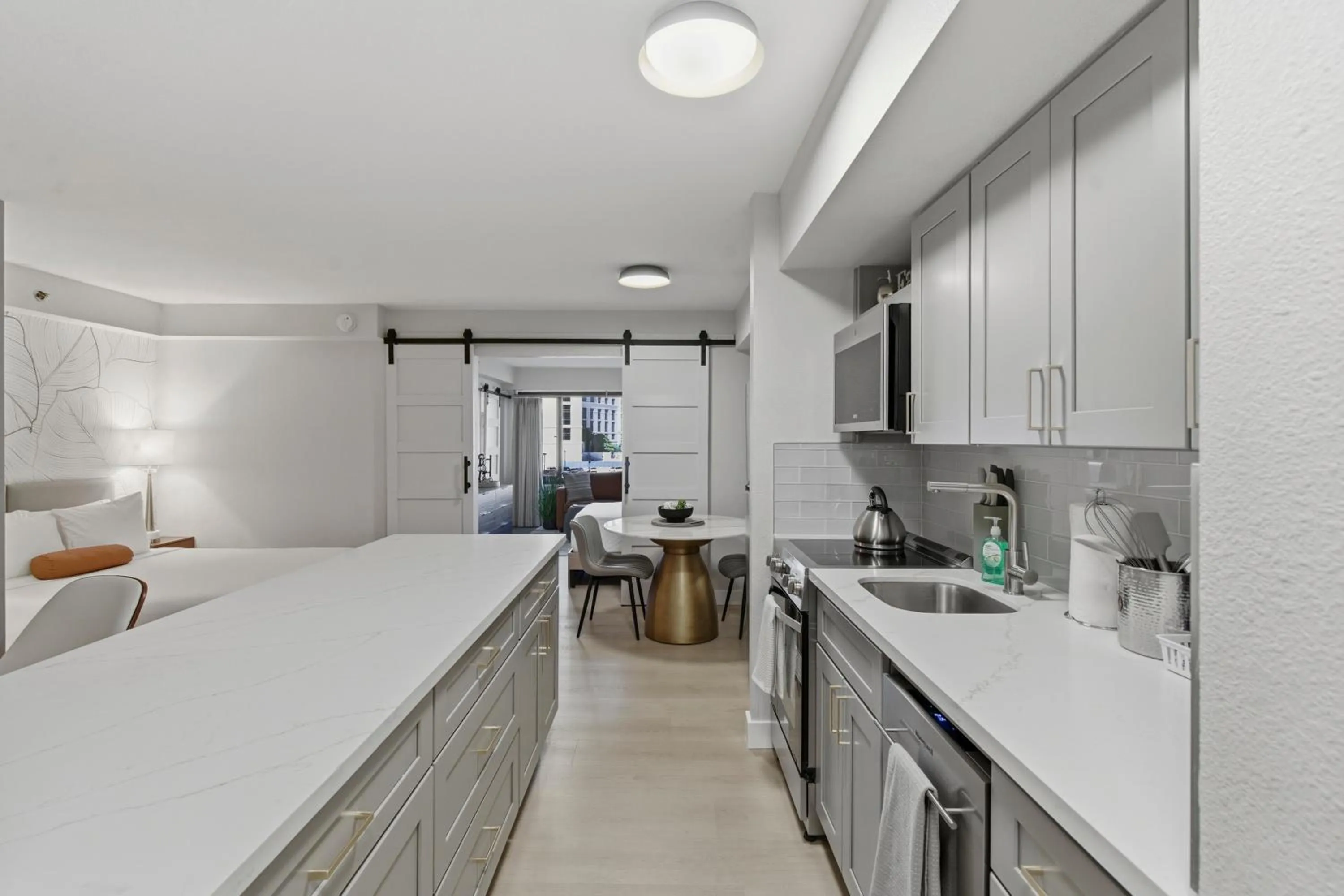 Kitchen or kitchenette in StripViewSuites at Jockey Club