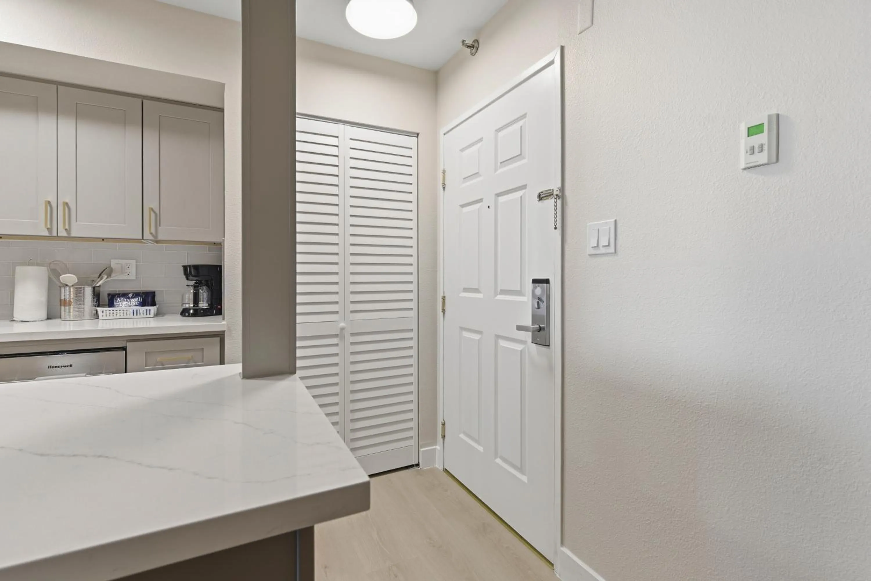 Kitchen or kitchenette in StripViewSuites at Jockey Club