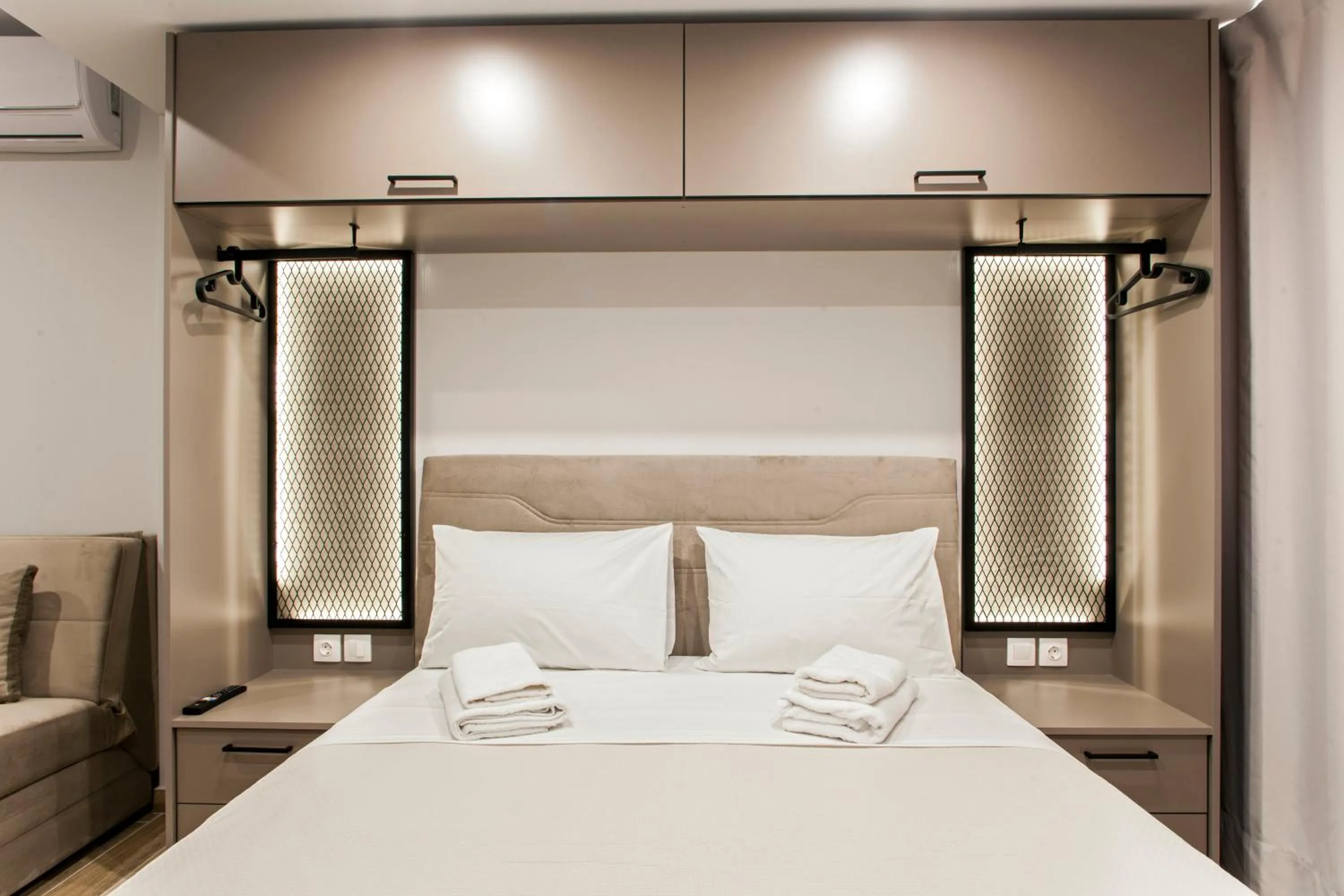 Bed in Raise The Heraklion Project