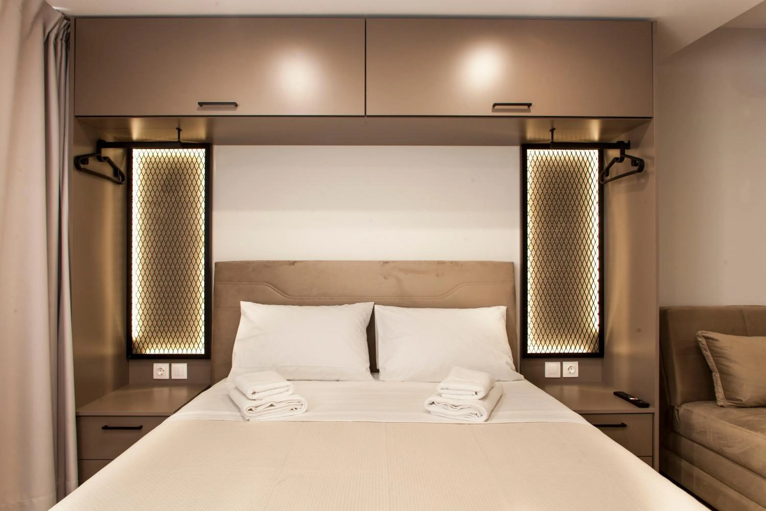 Bed in Raise The Heraklion Project