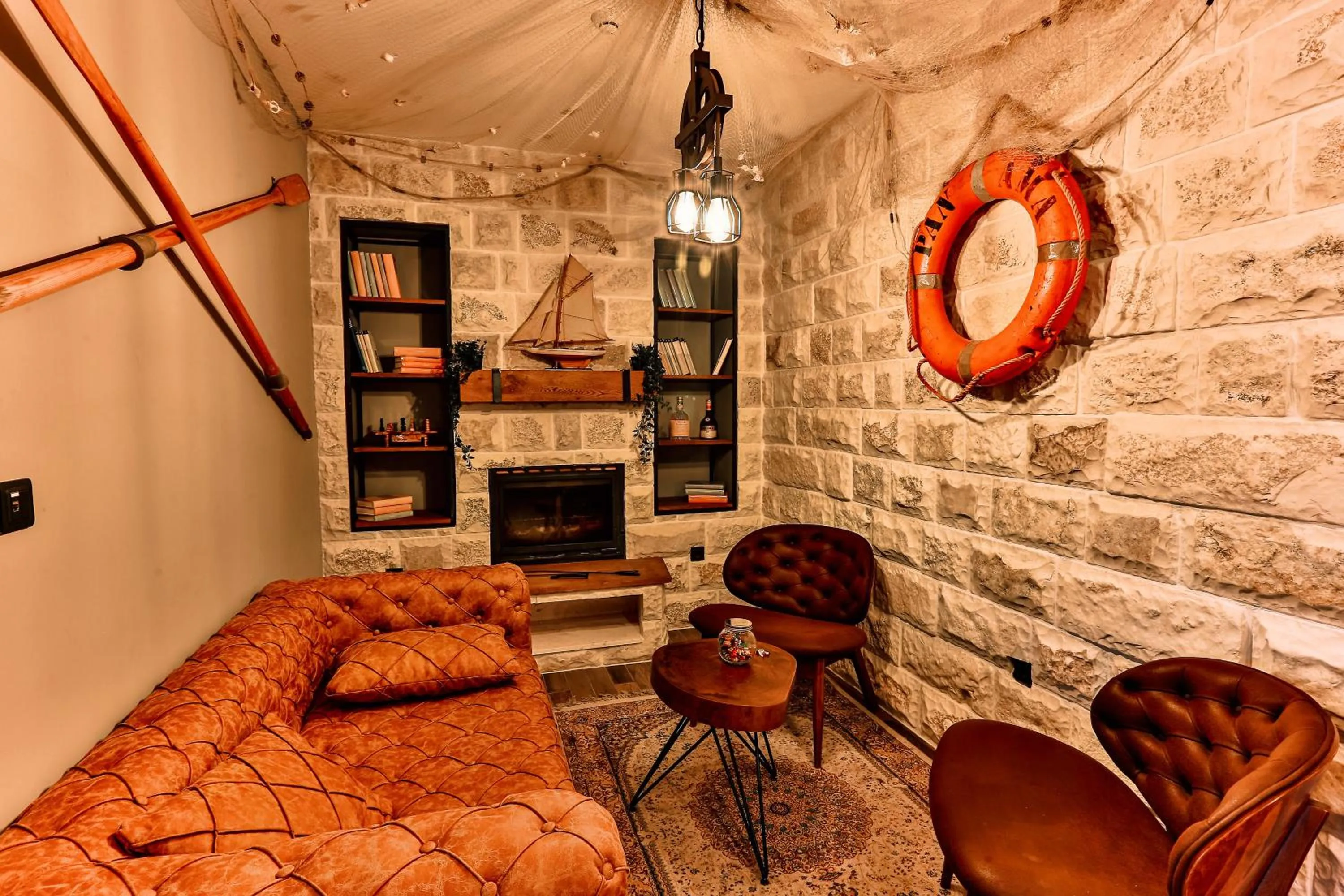 Restaurant/places to eat in Boutique Hotel Tate By Aycon