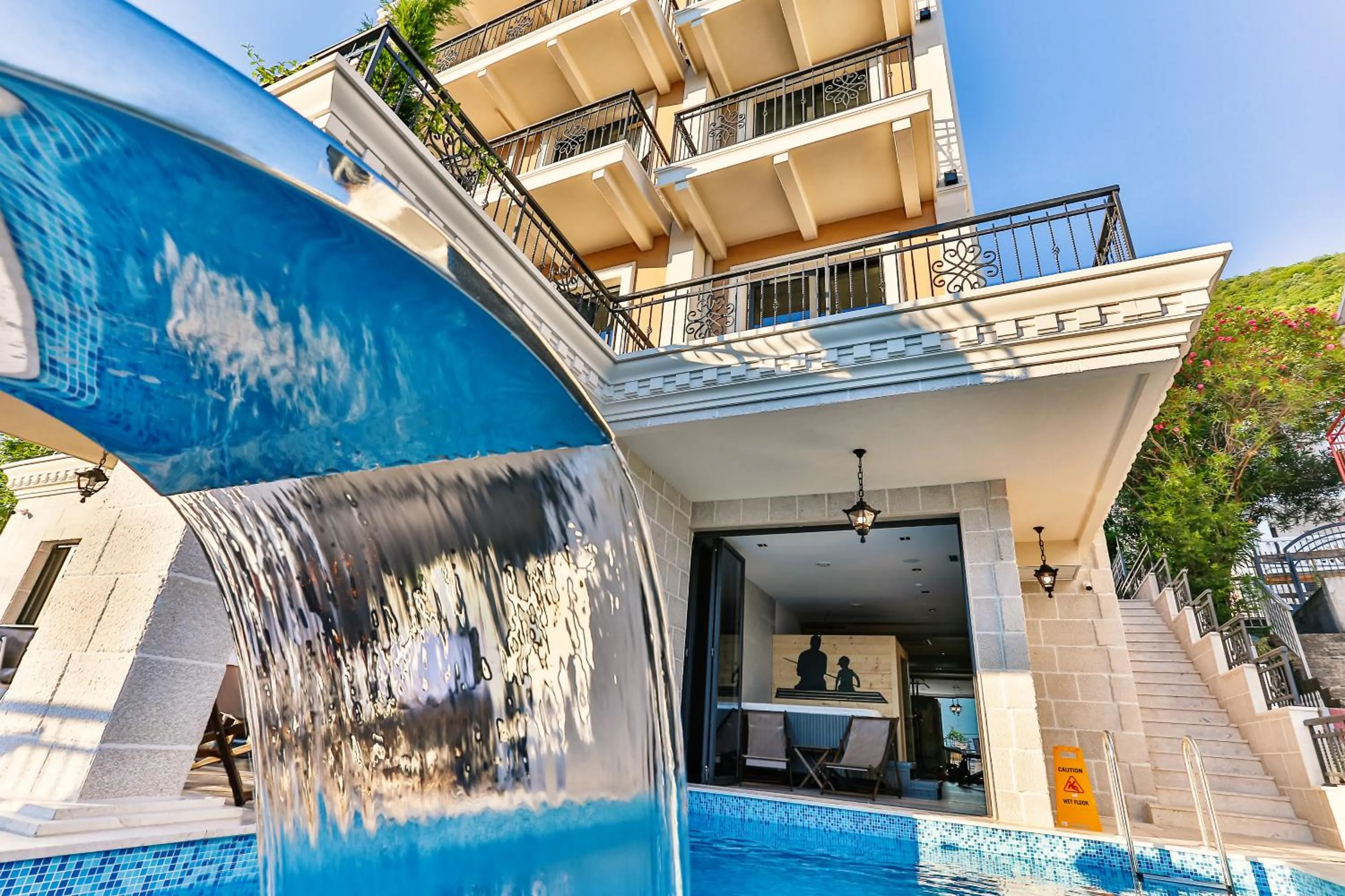 Swimming pool in Boutique Hotel Tate By Aycon