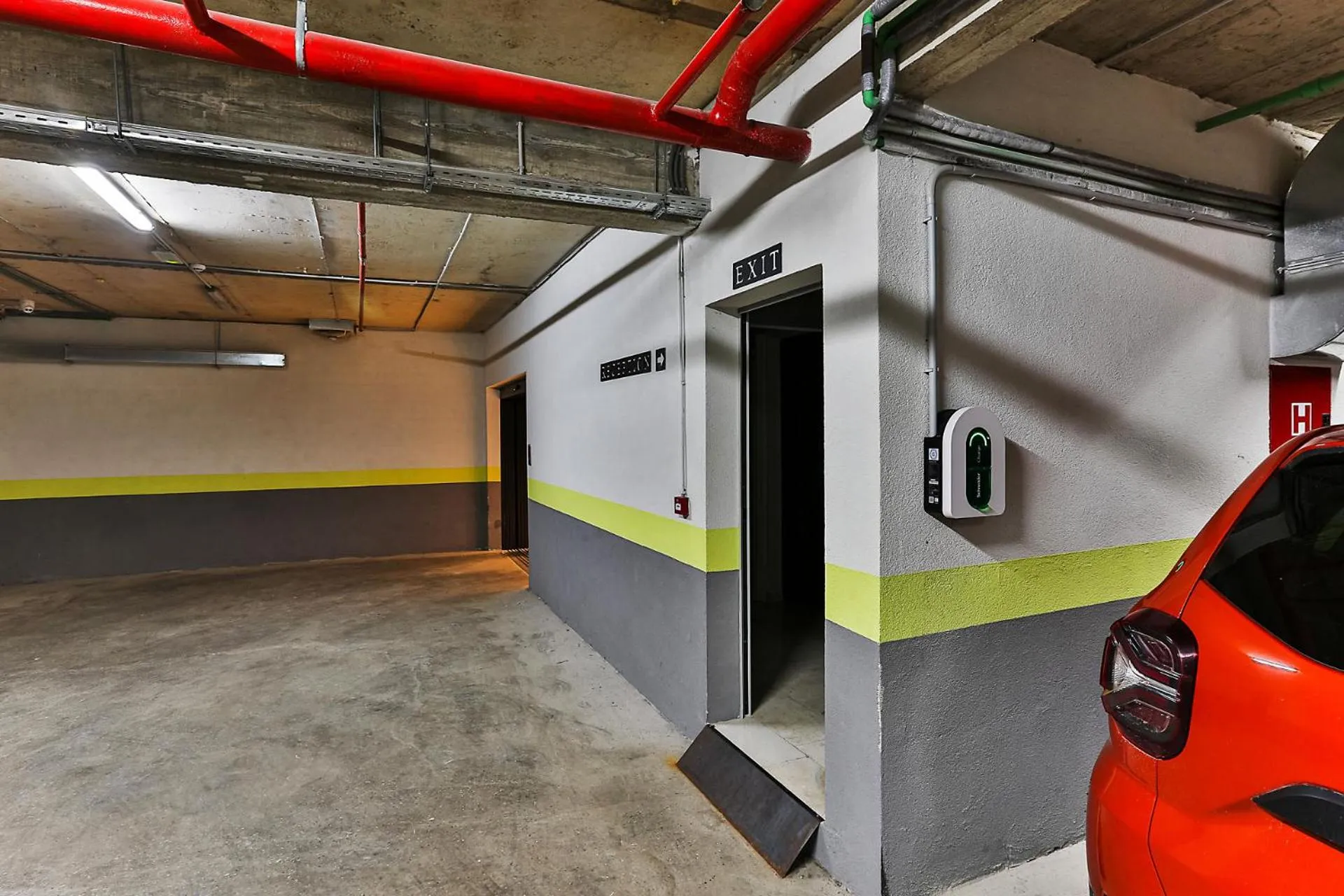 Parking in Boutique Hotel Tate By Aycon