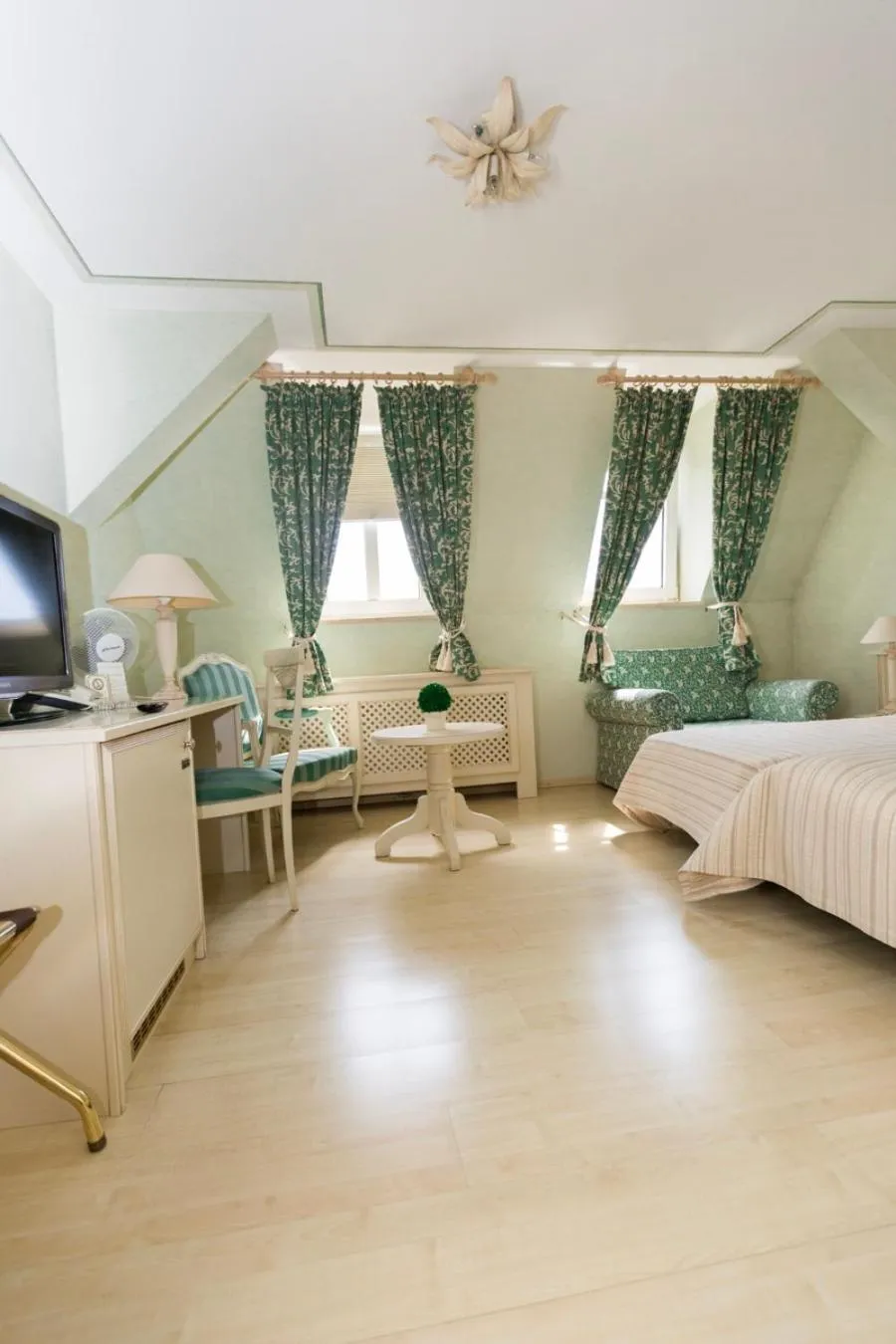 Seating area, Bed in Hotel Burghof