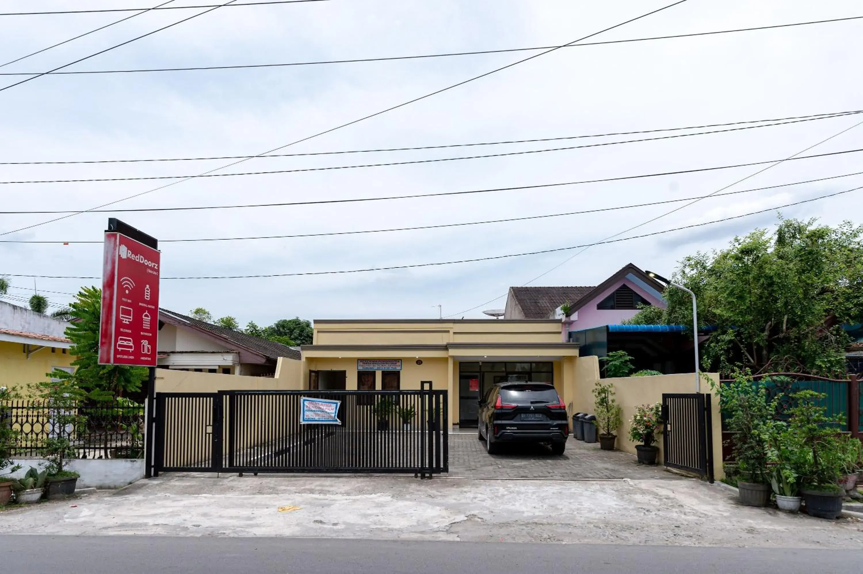 Property building in RedDoorz @ Medan Johor 2 Property building in RedDoorz @ Medan Johor 2