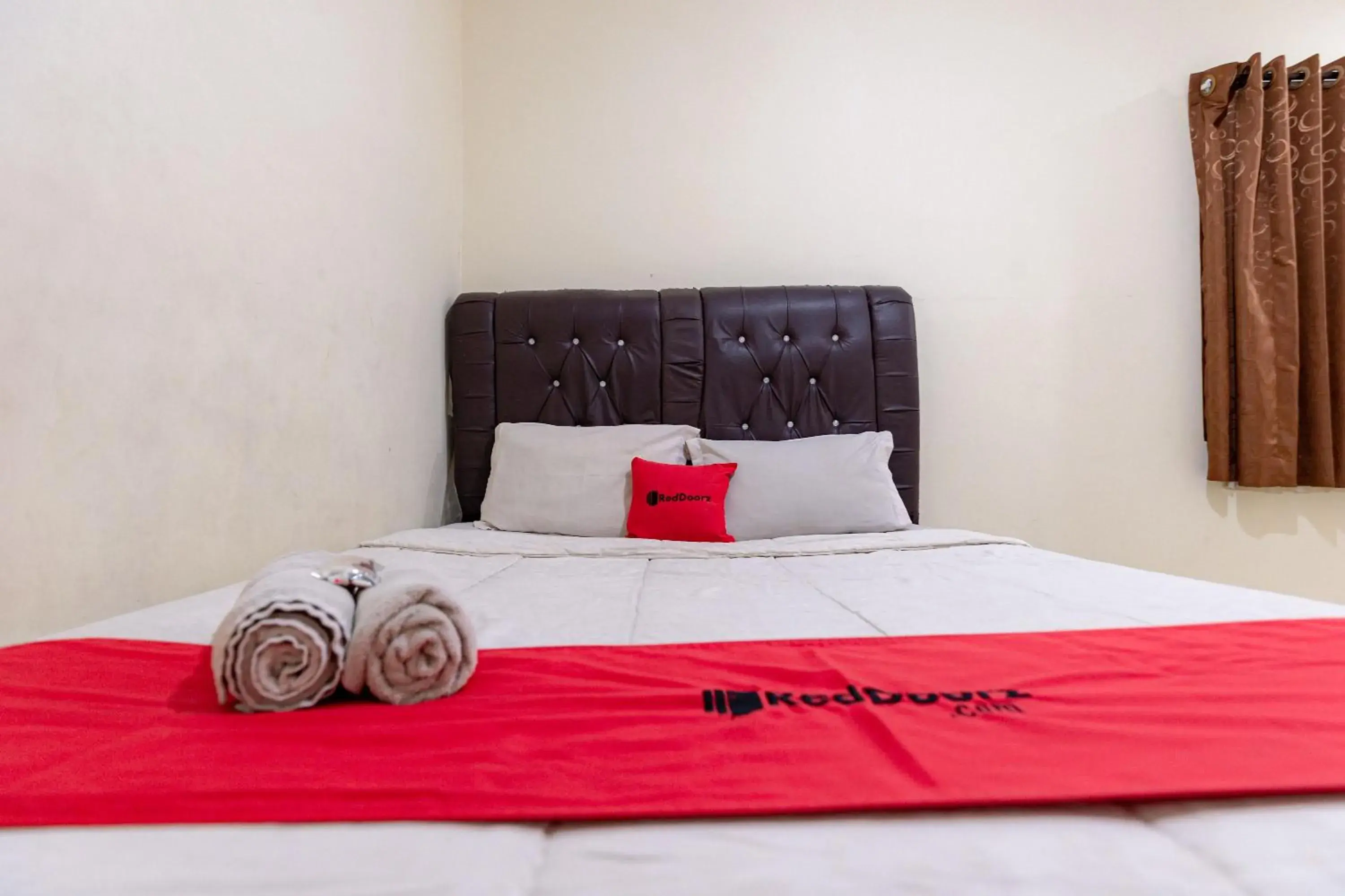Bedroom, Bed in RedDoorz @ Medan Johor 2 Bedroom, Bed in RedDoorz @ Medan Johor 2