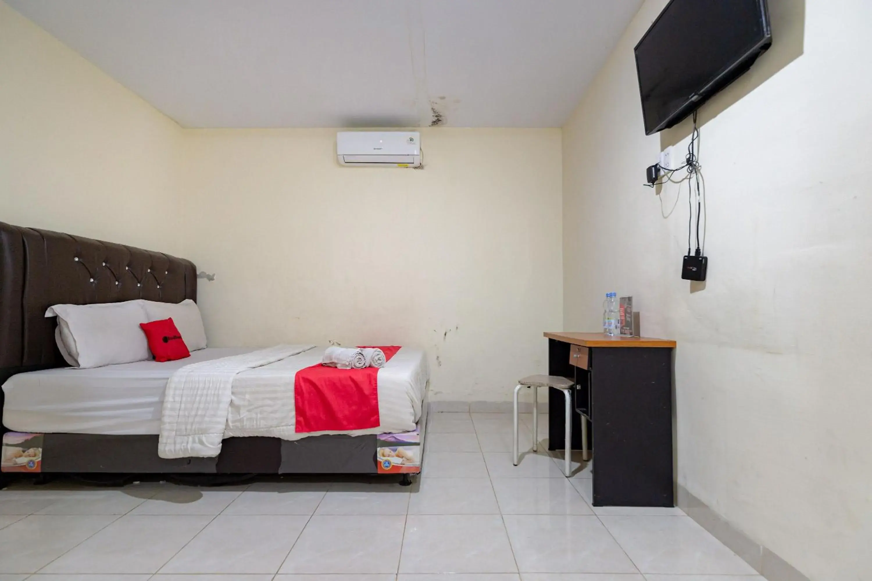 Bedroom in RedDoorz @ Medan Johor 2 Bedroom in RedDoorz @ Medan Johor 2