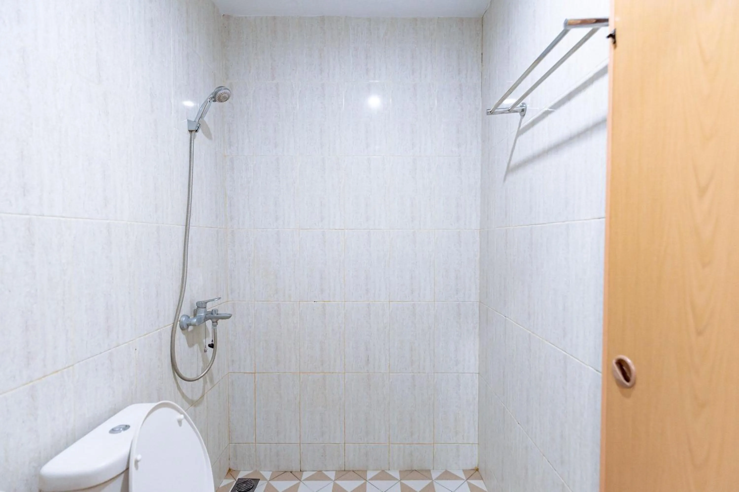 Bathroom in RedDoorz @ Medan Johor 2