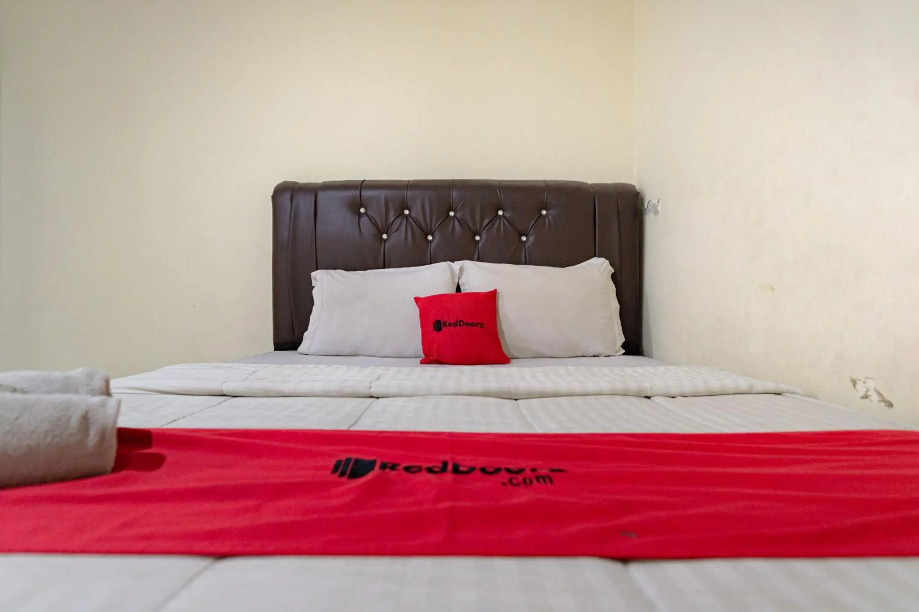 Bedroom, Bed in RedDoorz @ Medan Johor 2 Bedroom, Bed in RedDoorz @ Medan Johor 2