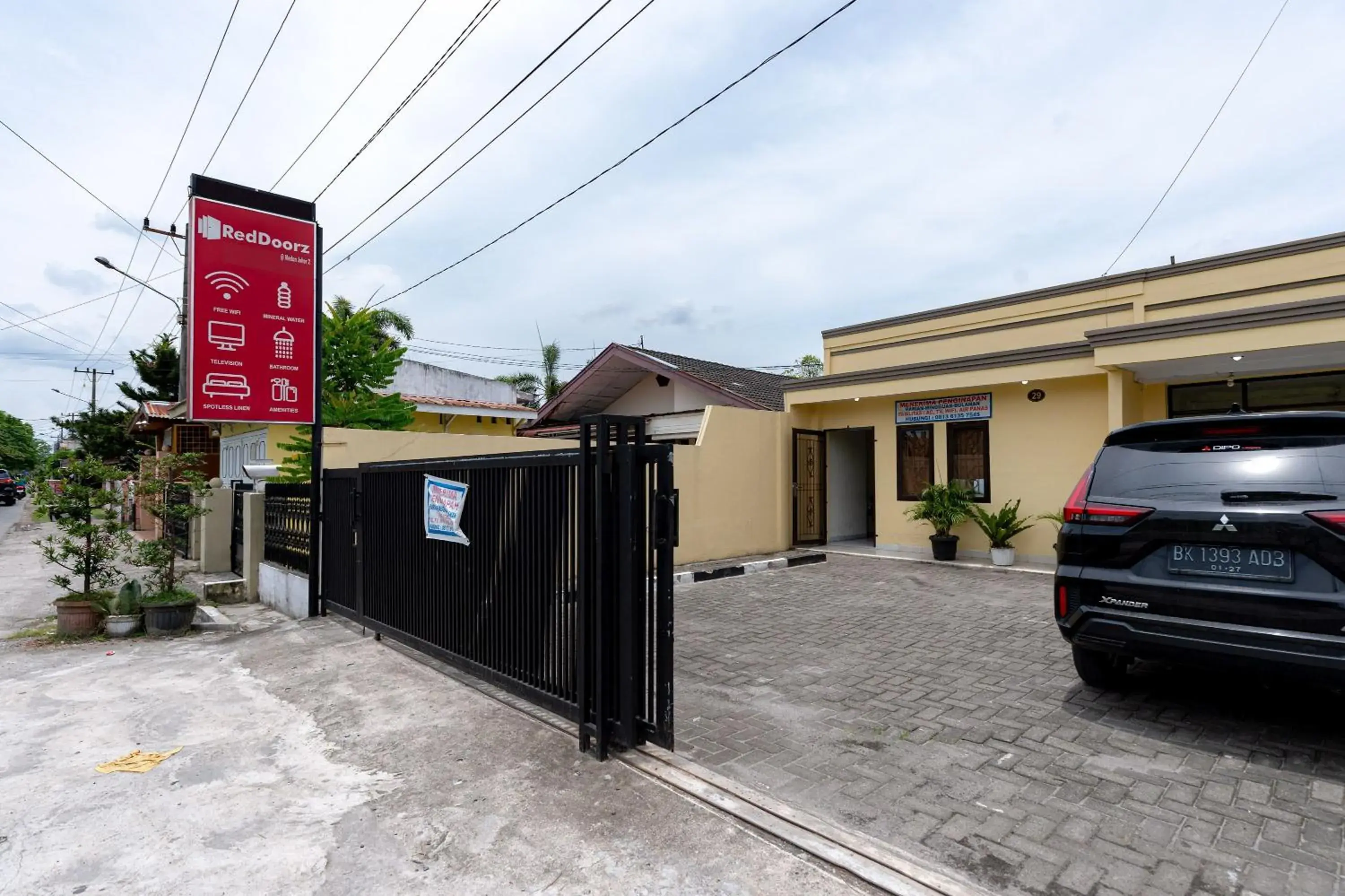 Property building in RedDoorz @ Medan Johor 2 Property building in RedDoorz @ Medan Johor 2