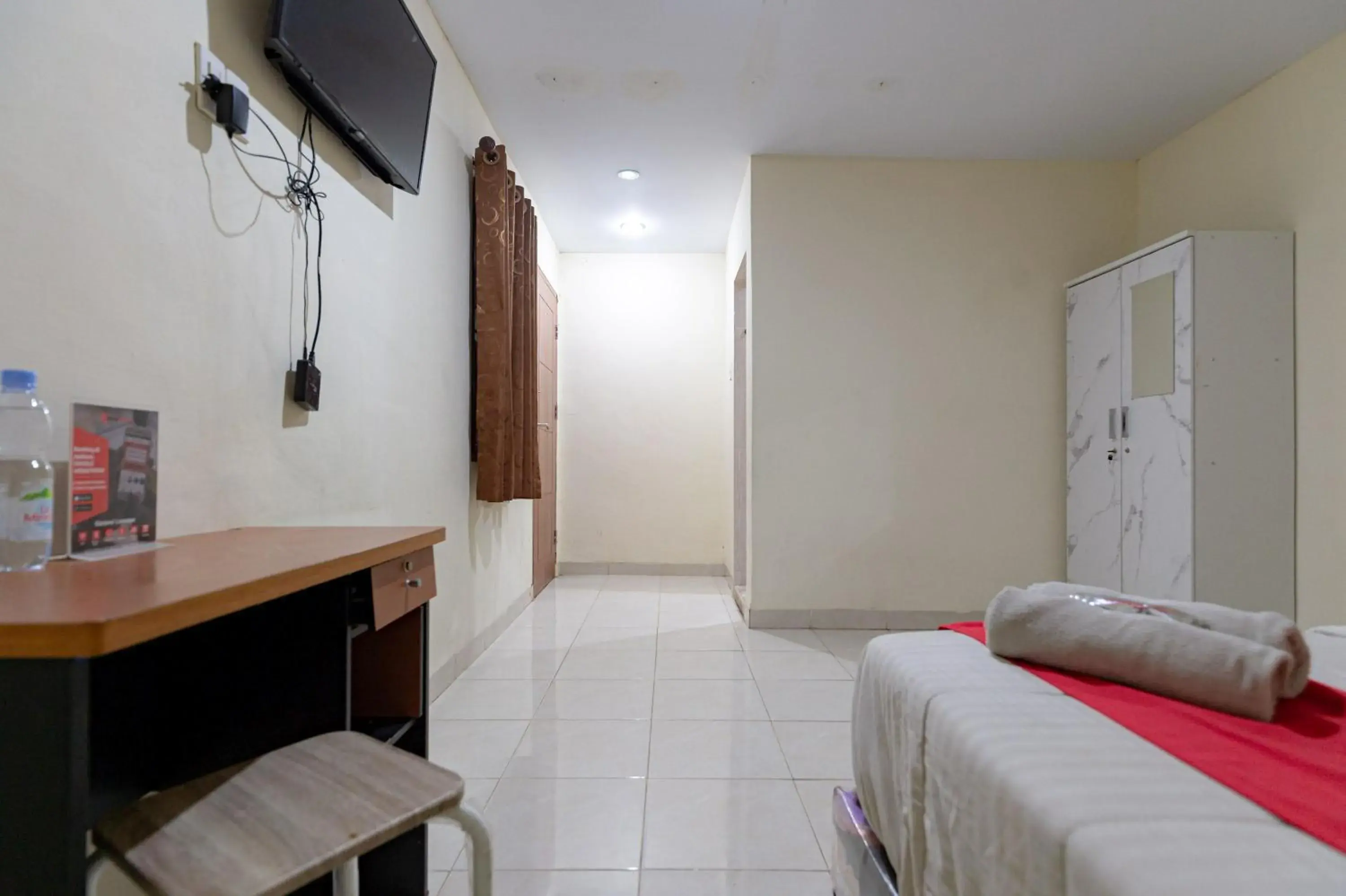 Bedroom, Bed in RedDoorz @ Medan Johor 2 Bedroom, Bed in RedDoorz @ Medan Johor 2
