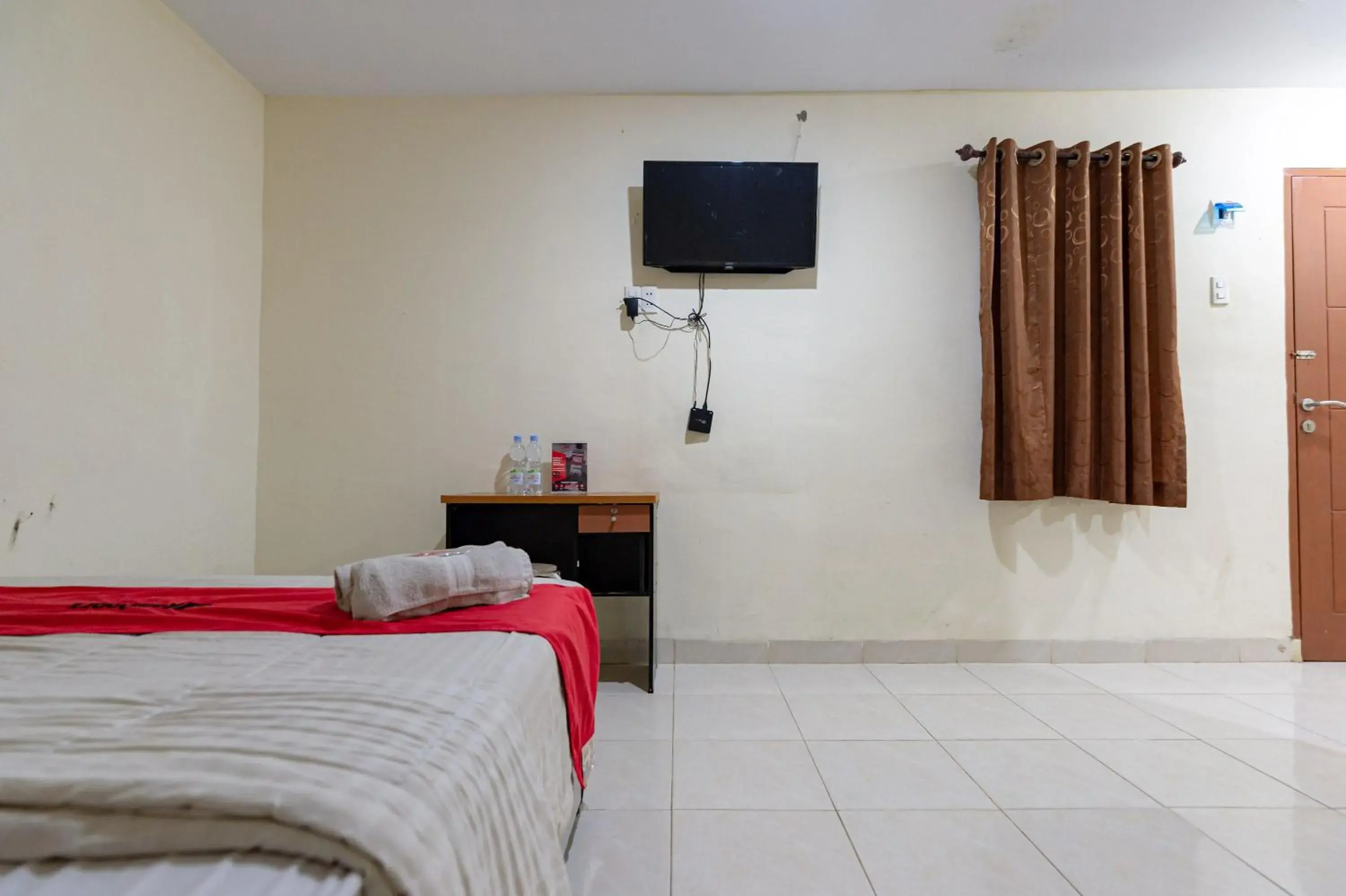 Bedroom, Bed in RedDoorz @ Medan Johor 2 Bedroom, Bed in RedDoorz @ Medan Johor 2