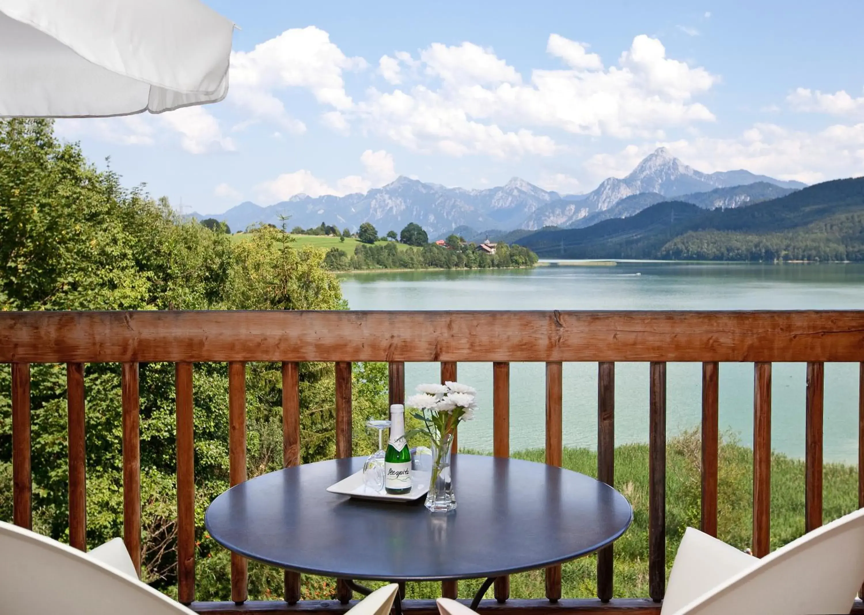 Two-Bedroom Apartment with Lake View - East Side in Appartement-Hotel Seespitz Two-Bedroom Apartment with Lake View - East Side in Appartement-Hotel Seespitz