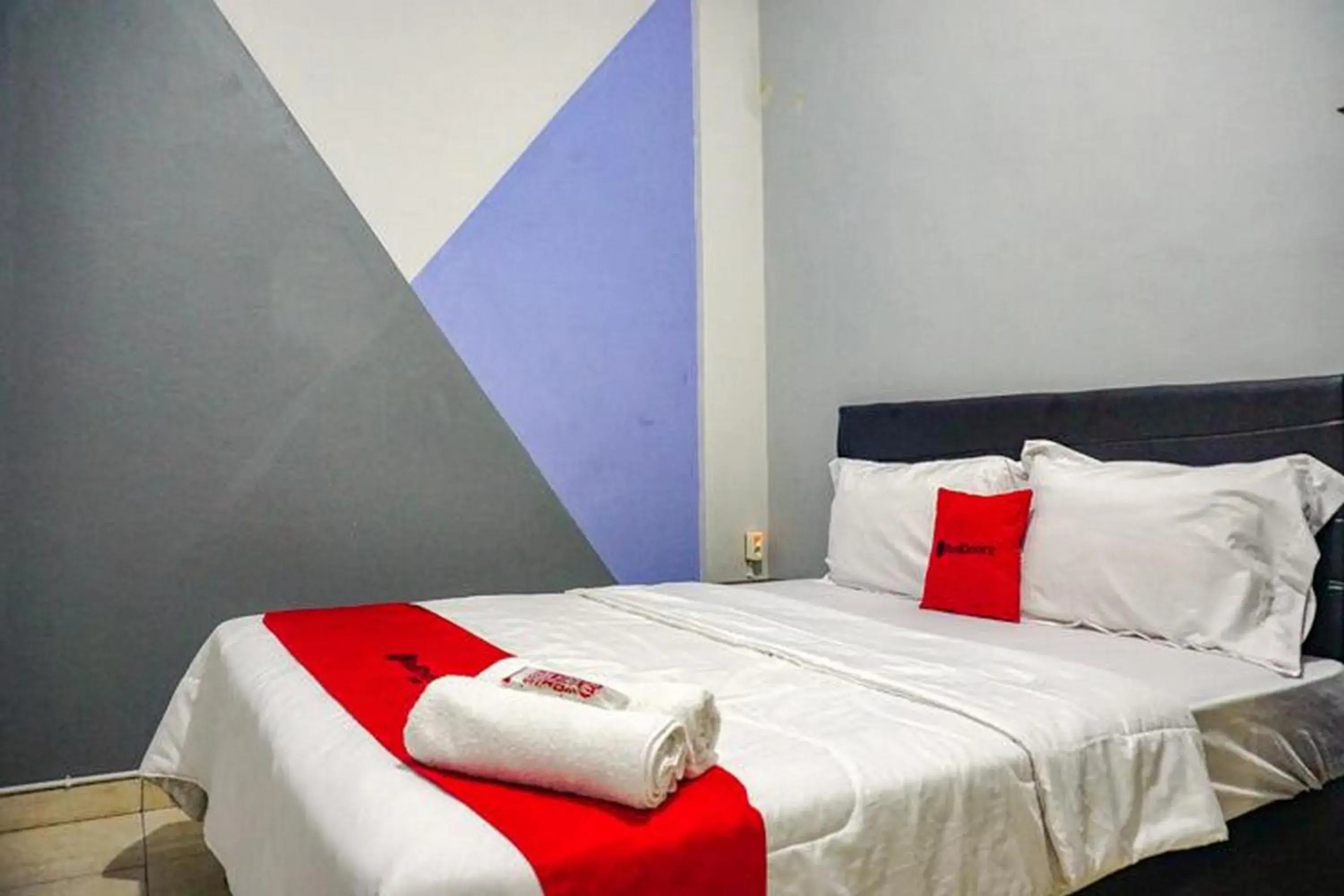 Bedroom, Bed in RedDoorz near Penimbangan Beach Singaraja Bedroom, Bed in RedDoorz near Penimbangan Beach Singaraja