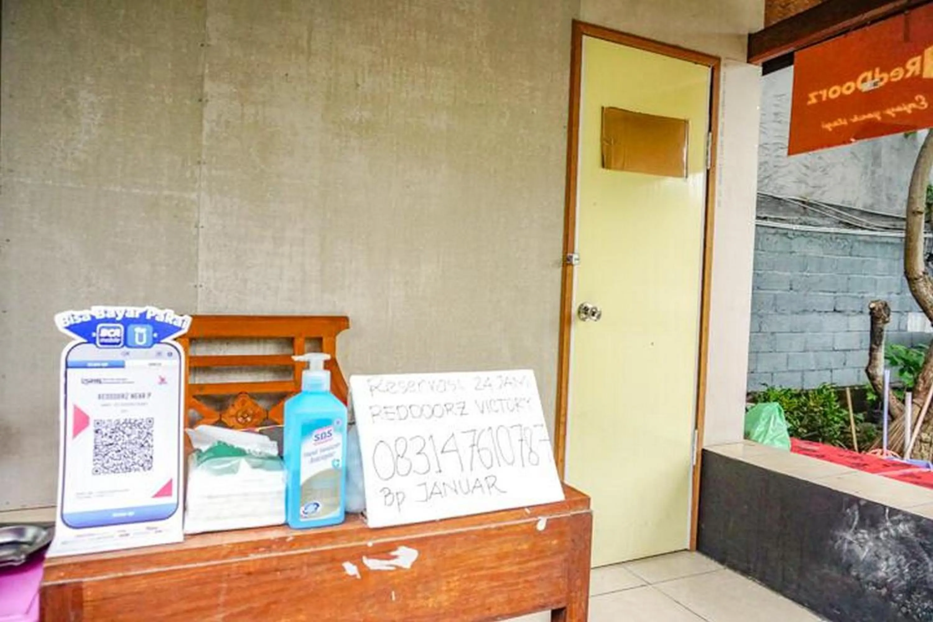 Lobby or reception in RedDoorz near Penimbangan Beach Singaraja