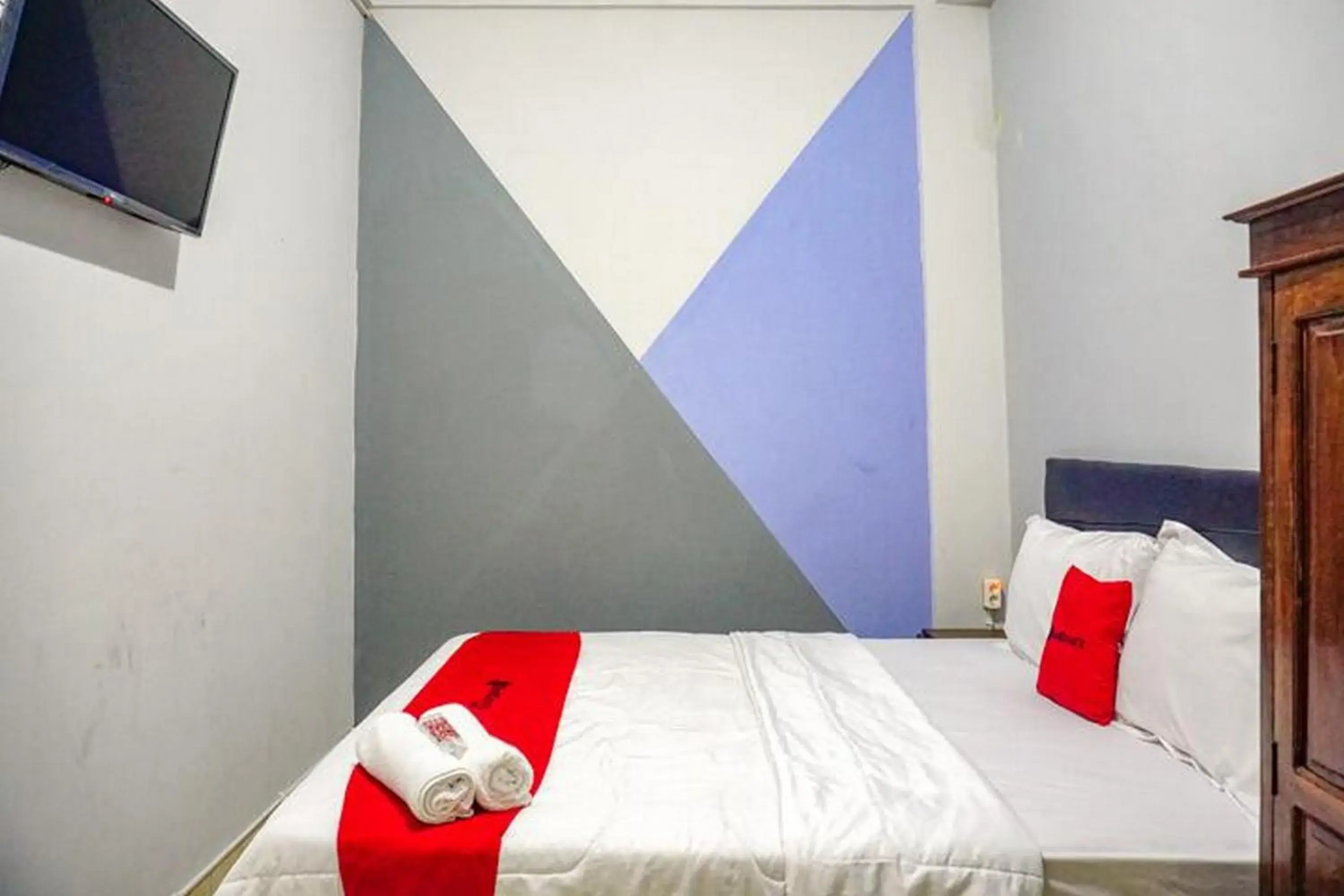 Bedroom, Bed in RedDoorz near Penimbangan Beach Singaraja Bedroom, Bed in RedDoorz near Penimbangan Beach Singaraja