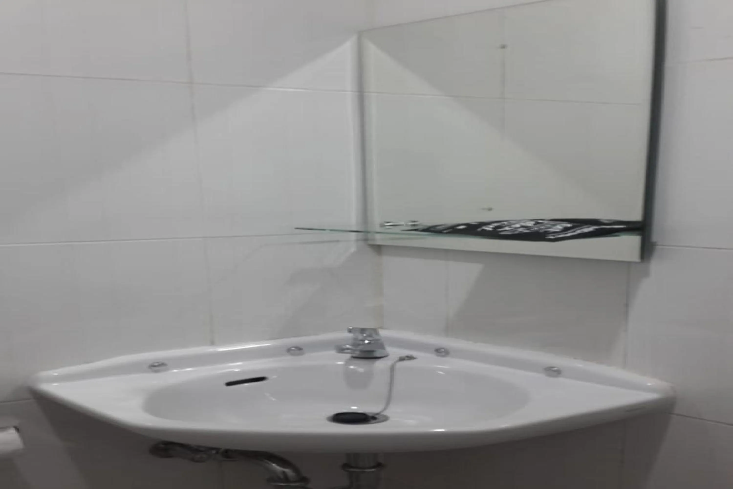 Bathroom in RedDoorz Syariah near UNSOED