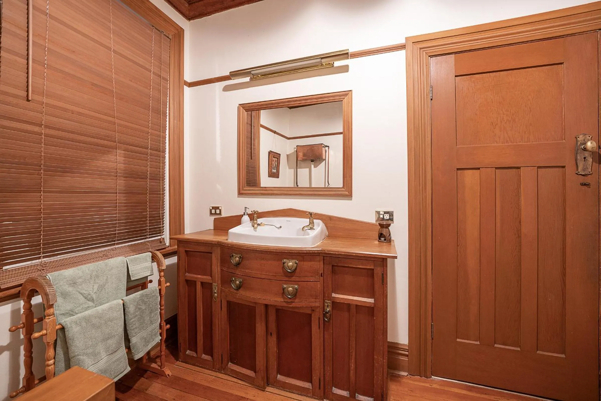 Bathroom in The Fern & Thistle Luxury Accommodation- Drinks, Hotpool, Sauna