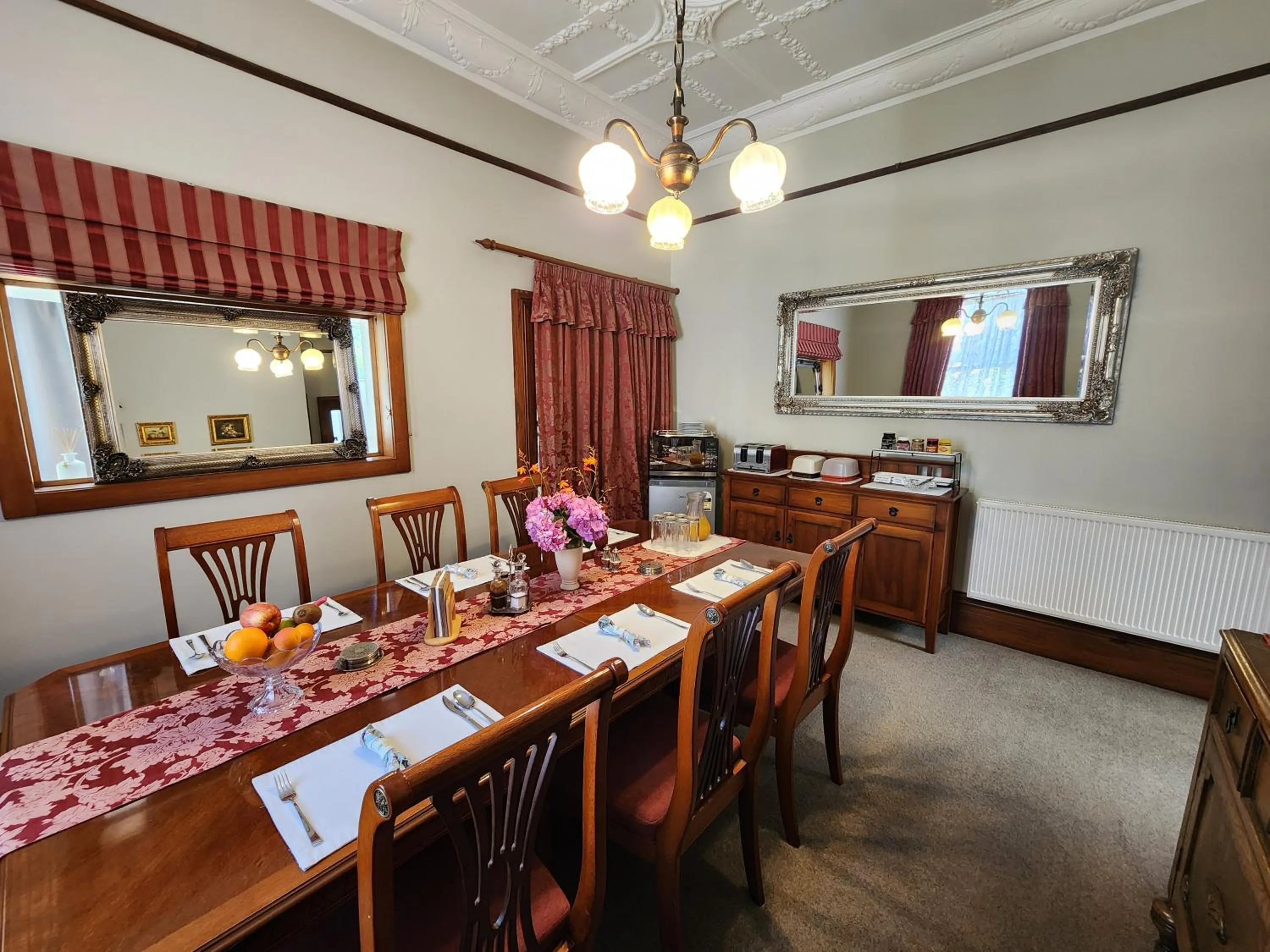 Seating area in The Fern & Thistle Luxury Accommodation- Drinks, Hotpool, Sauna