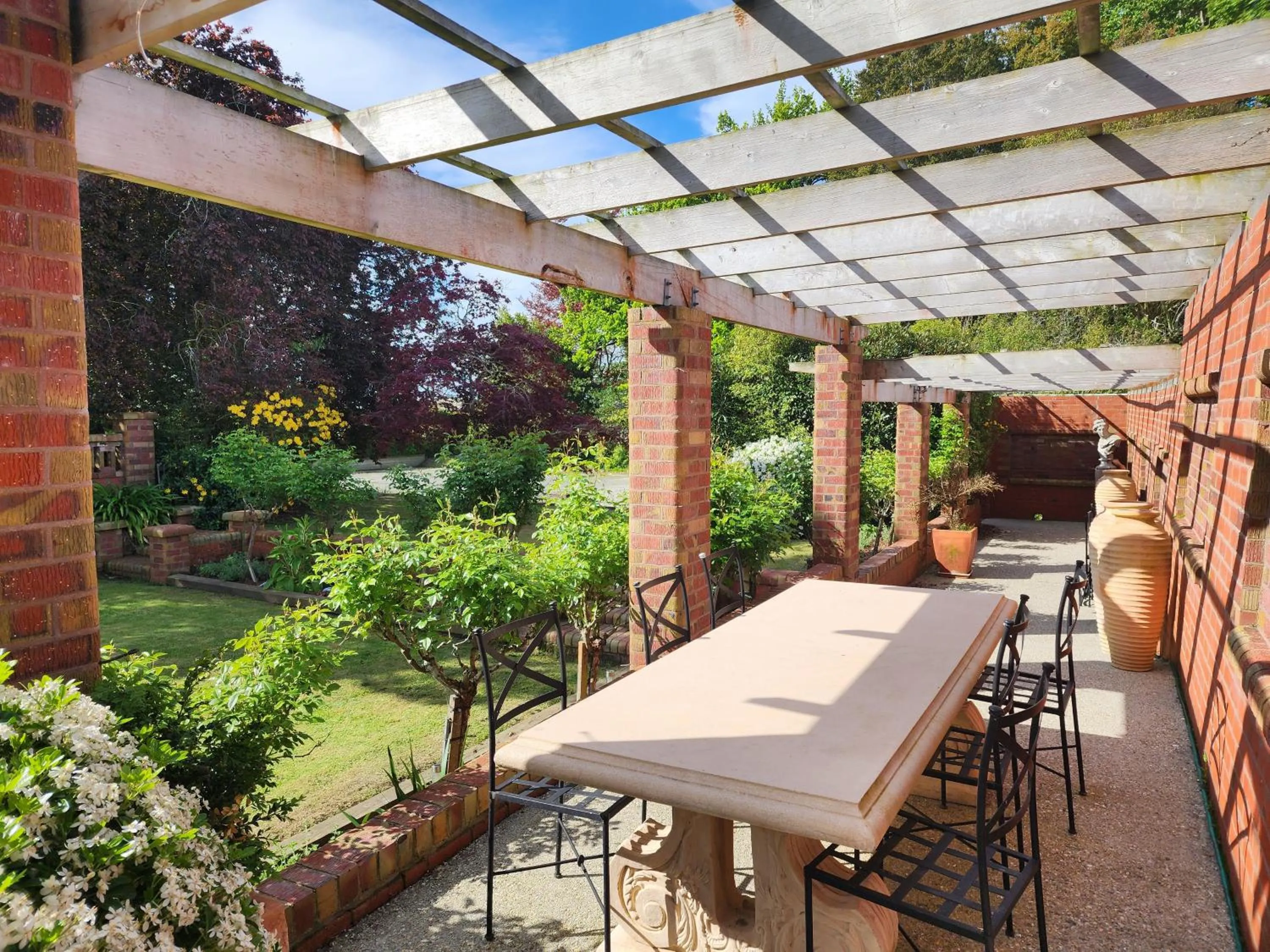 Patio in The Fern & Thistle Luxury Accommodation- Drinks, Hotpool, Sauna