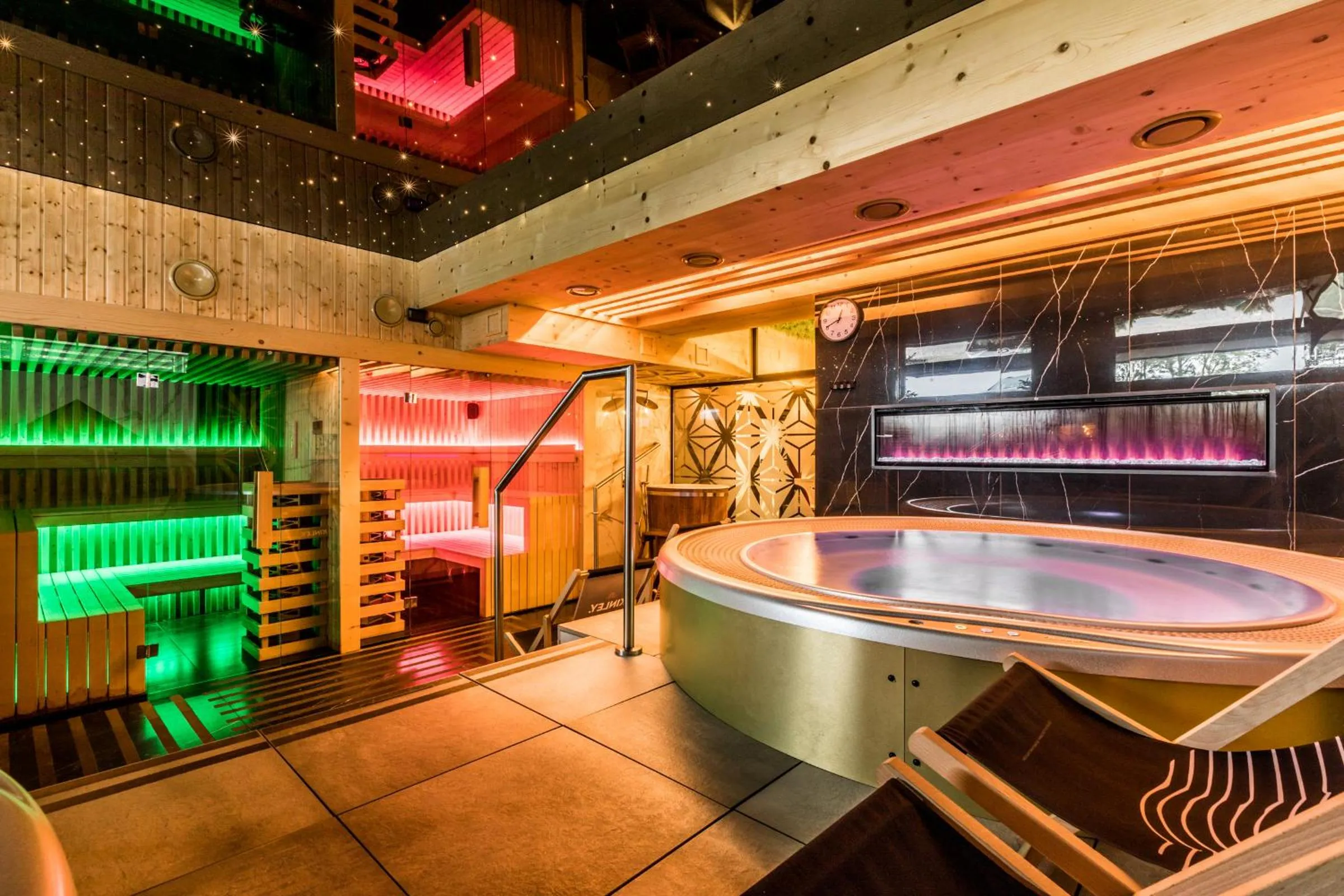 Hot Tub in Aparthotel Prestige & SPA