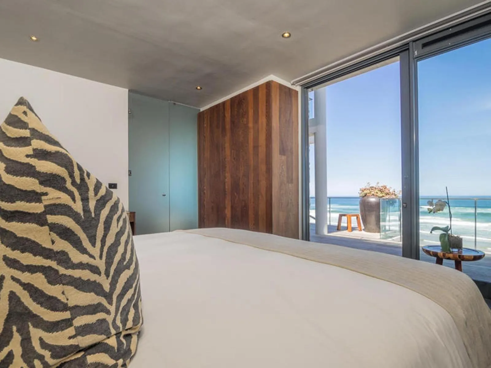 Bedroom, Bed in The Ocean View Guest House