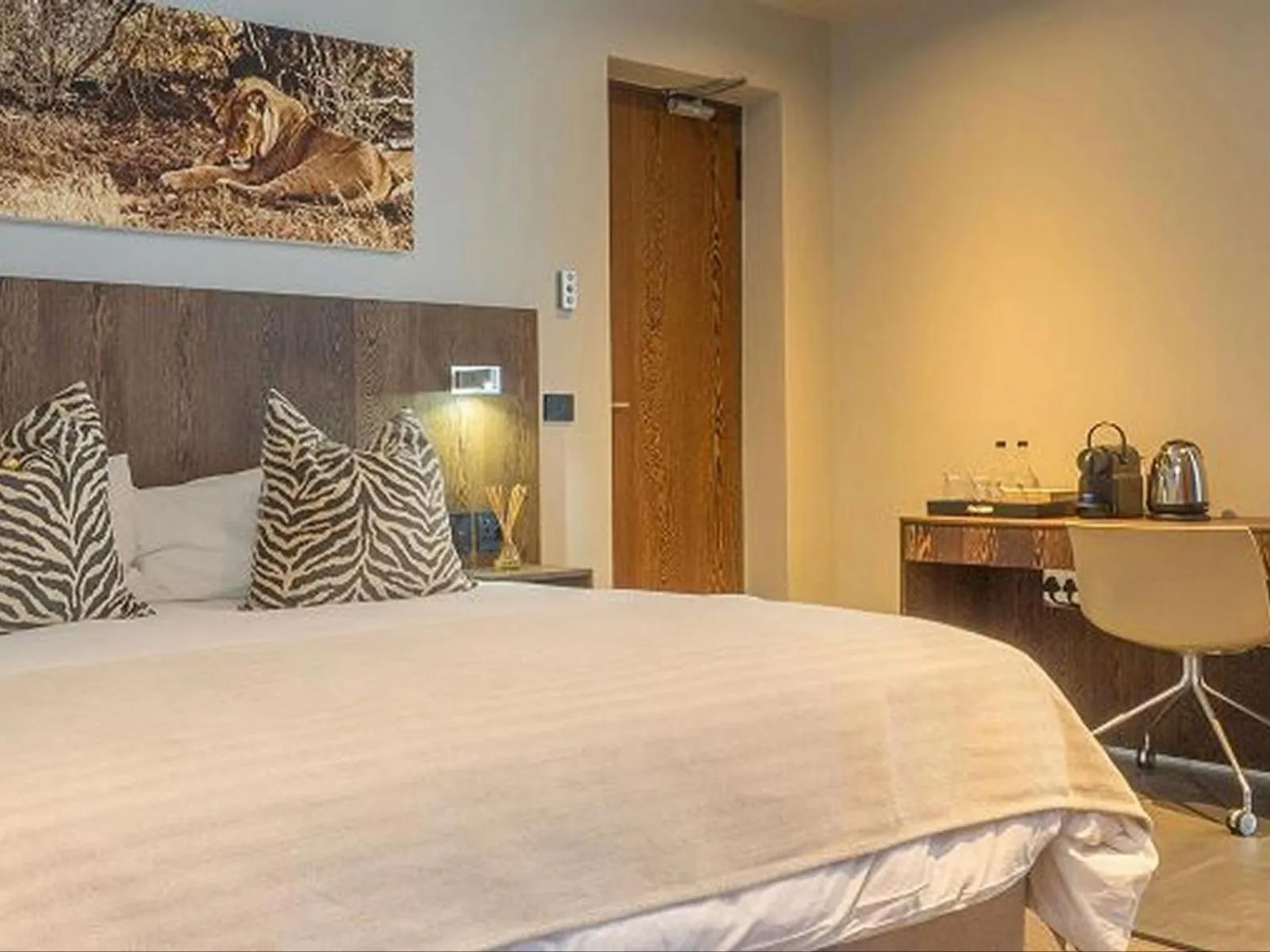 Bedroom, Bed in The Ocean View Guest House