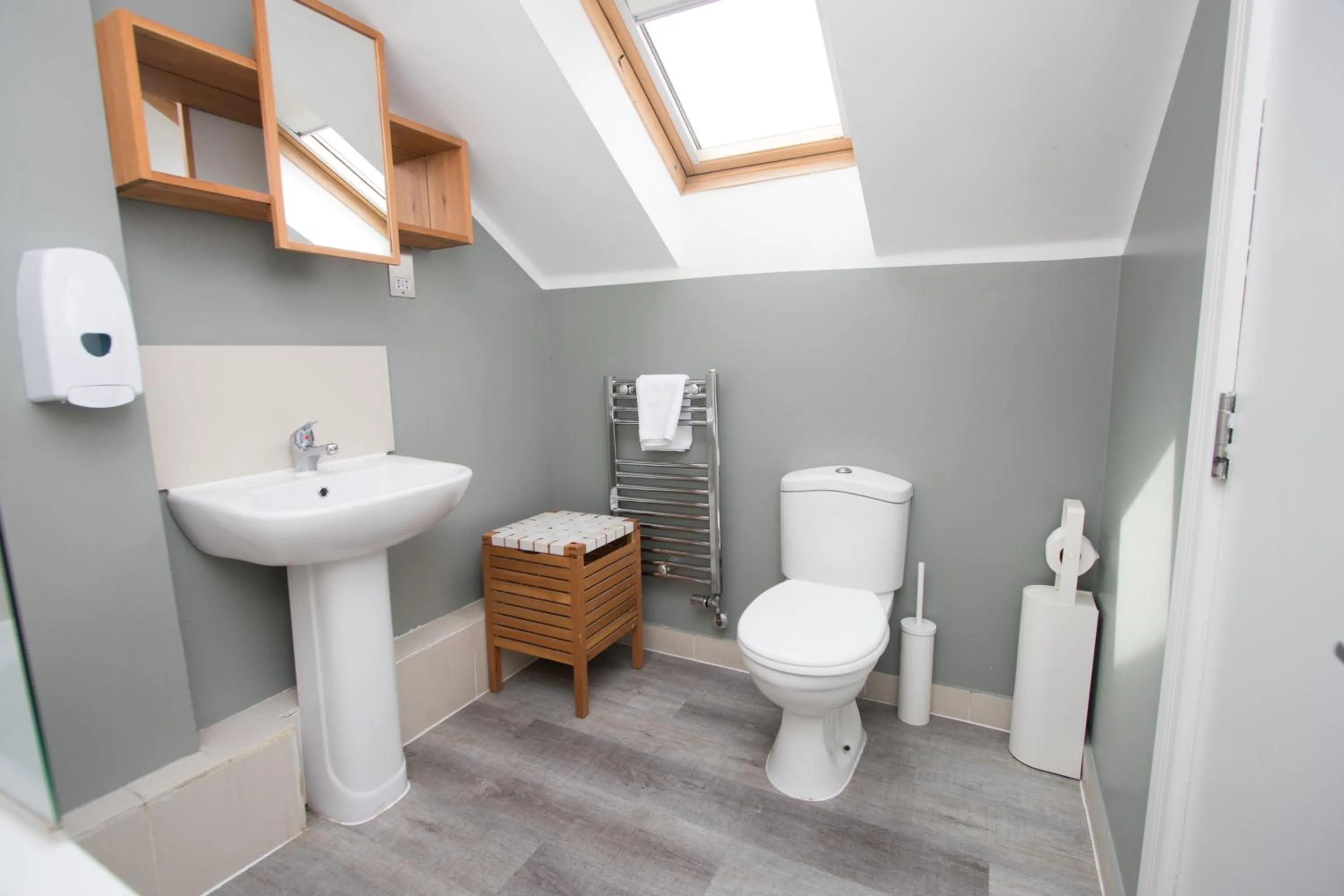 Toilet in Westciti Croydon Serviced Apartments