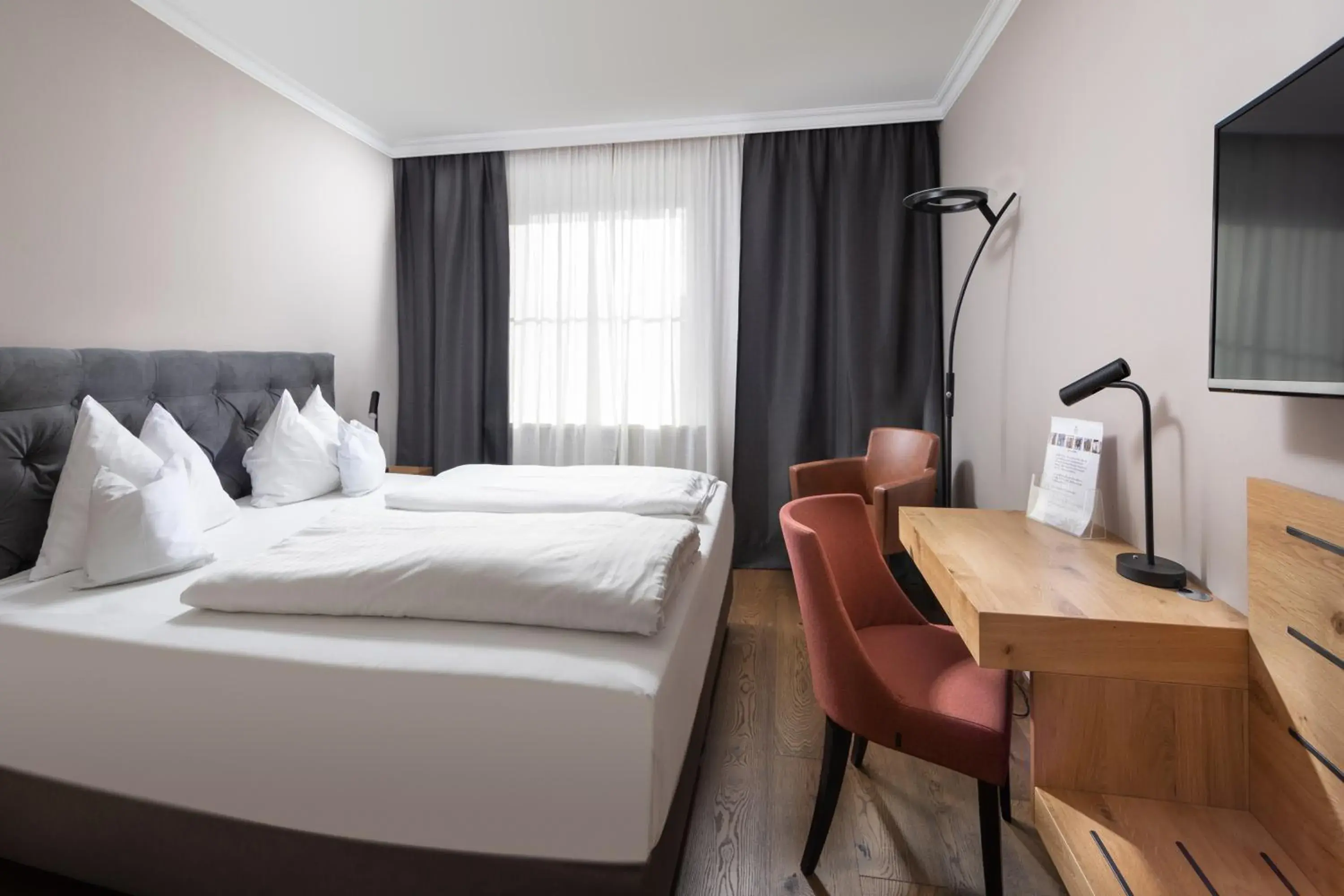 Double Room - single occupancy in Hotel Goldene Sonne Double Room - single occupancy in Hotel Goldene Sonne