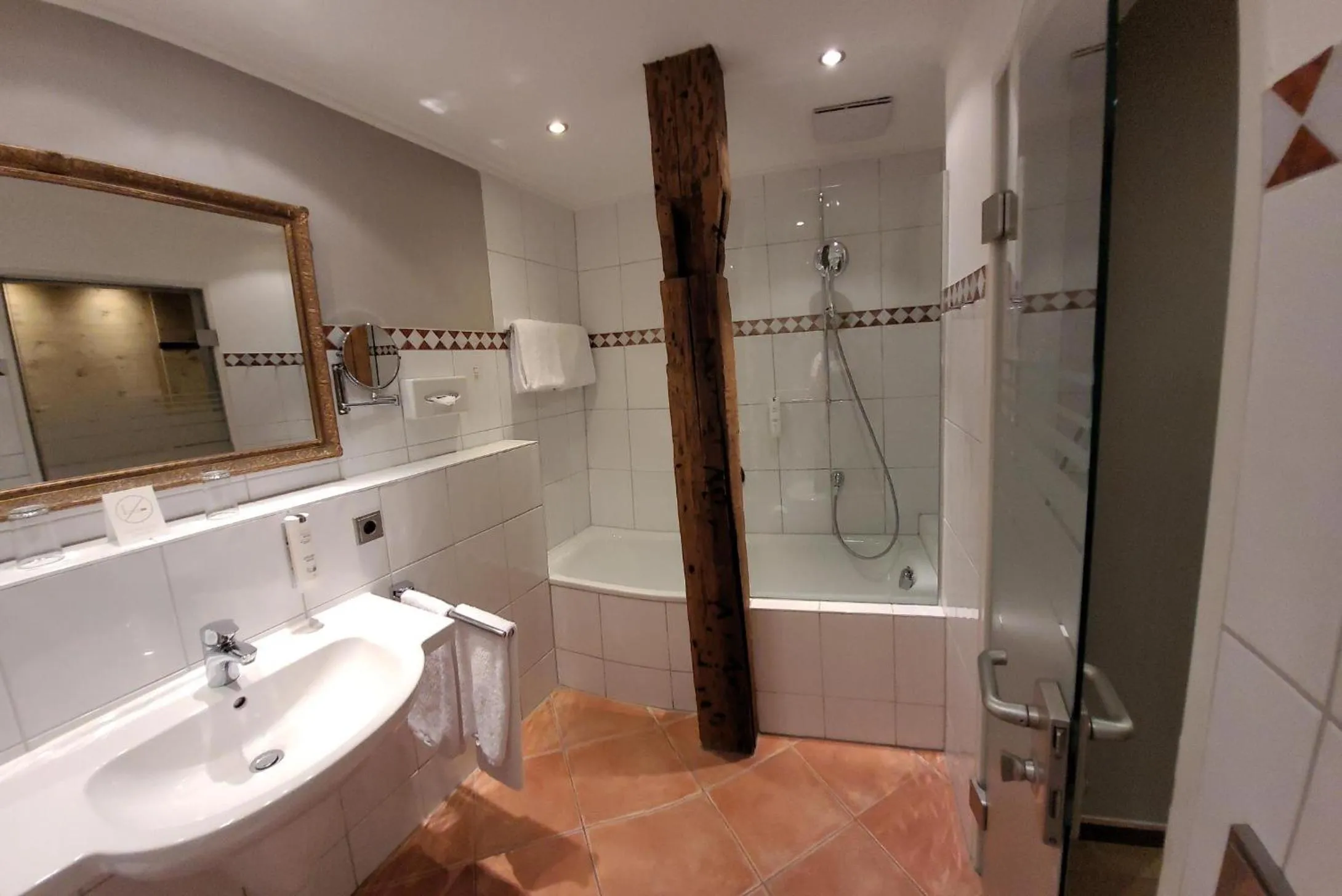 Toilet in Hotel Goldene Sonne