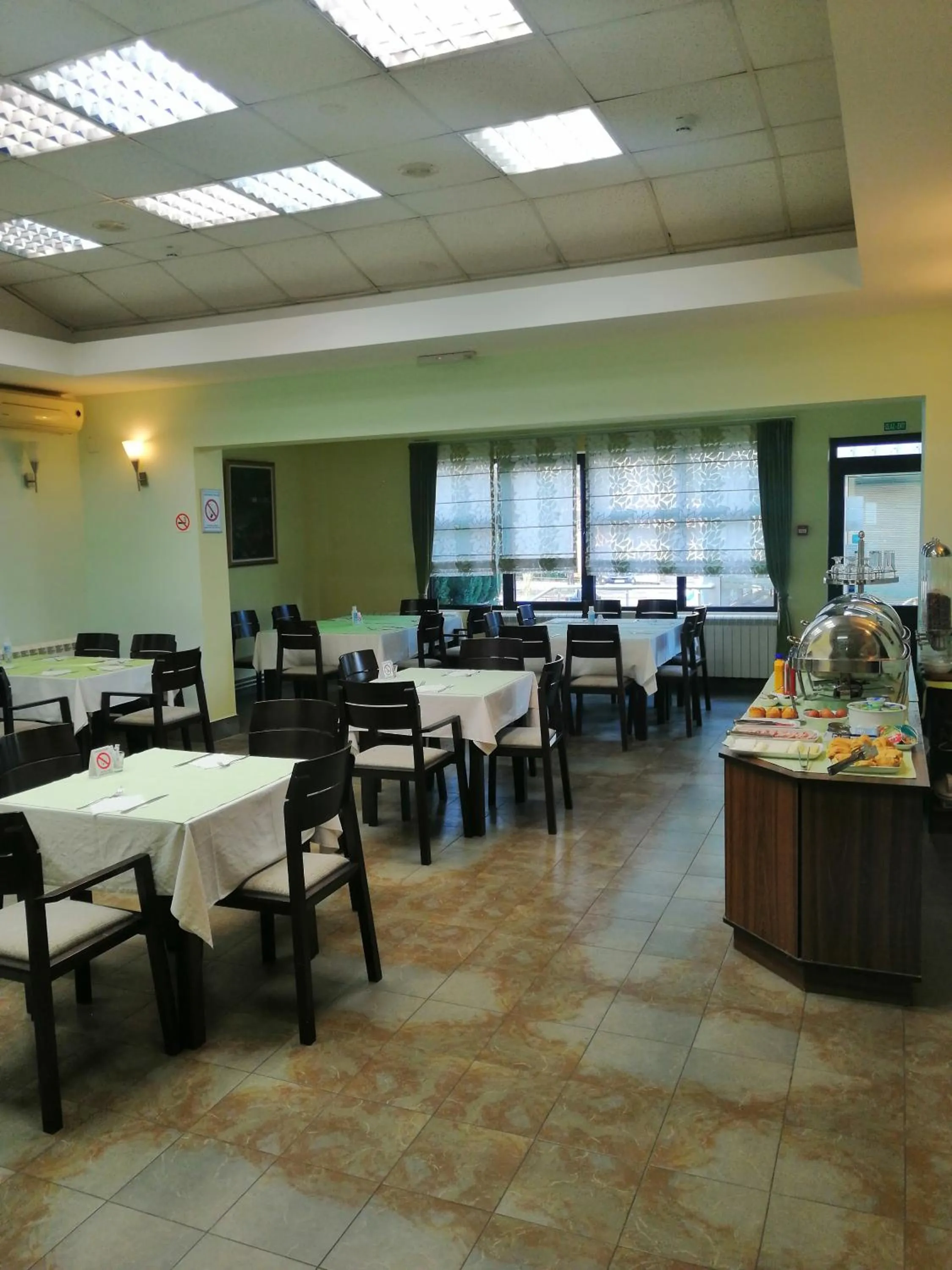 Restaurant/places to eat in Hotel President garni