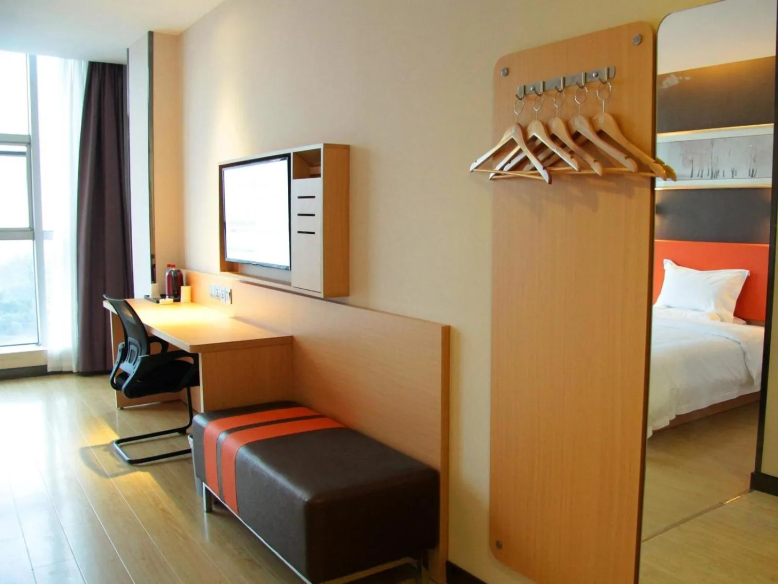Bed in 7Days Premium Leshan Qianwei Fengye Fortune Center Branch