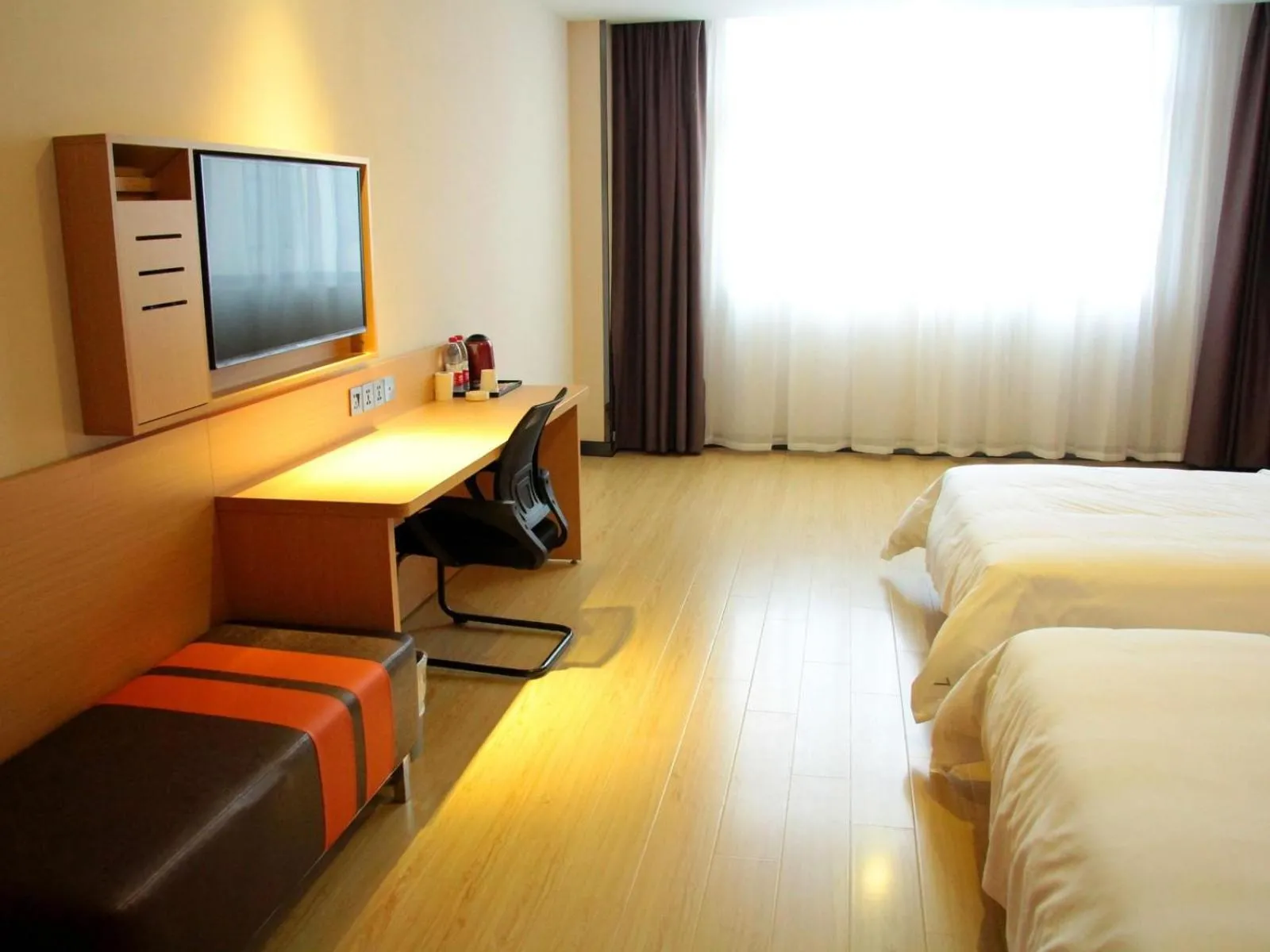 Bed in 7Days Premium Leshan Qianwei Fengye Fortune Center Branch