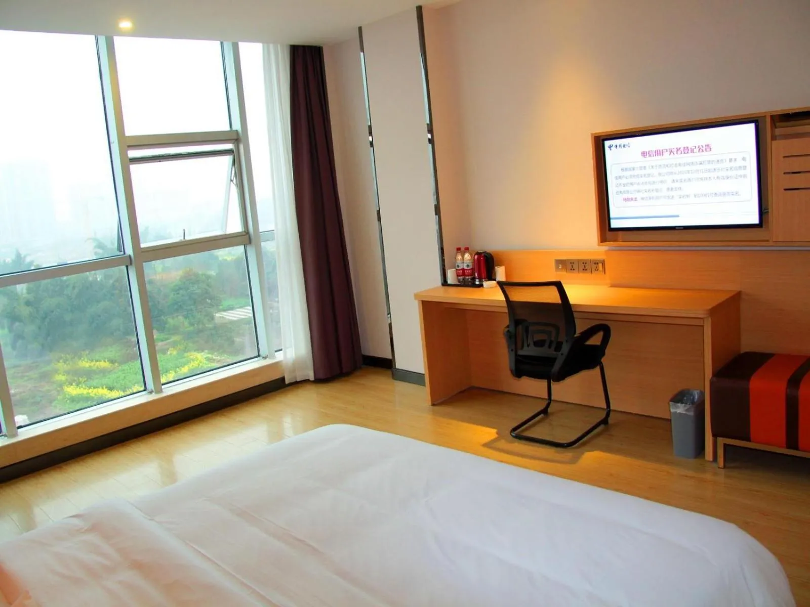 Bed in 7Days Premium Leshan Qianwei Fengye Fortune Center Branch
