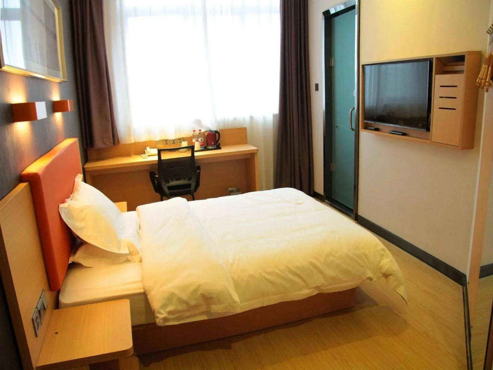 Bed in 7Days Premium Leshan Qianwei Fengye Fortune Center Branch