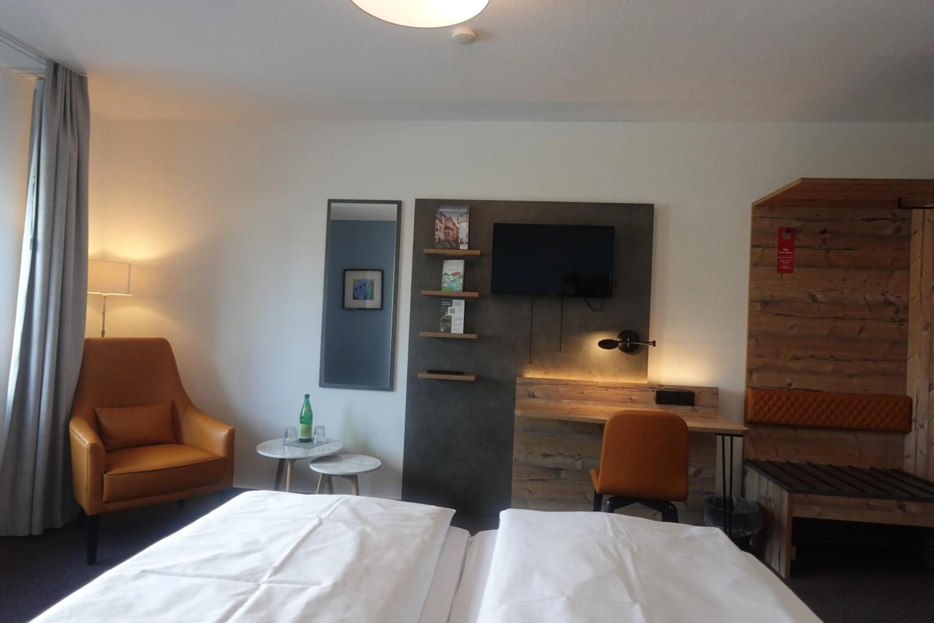 Photo of the whole room, Bed in Hotel & Weinhaus Zum Schwarzen Bären